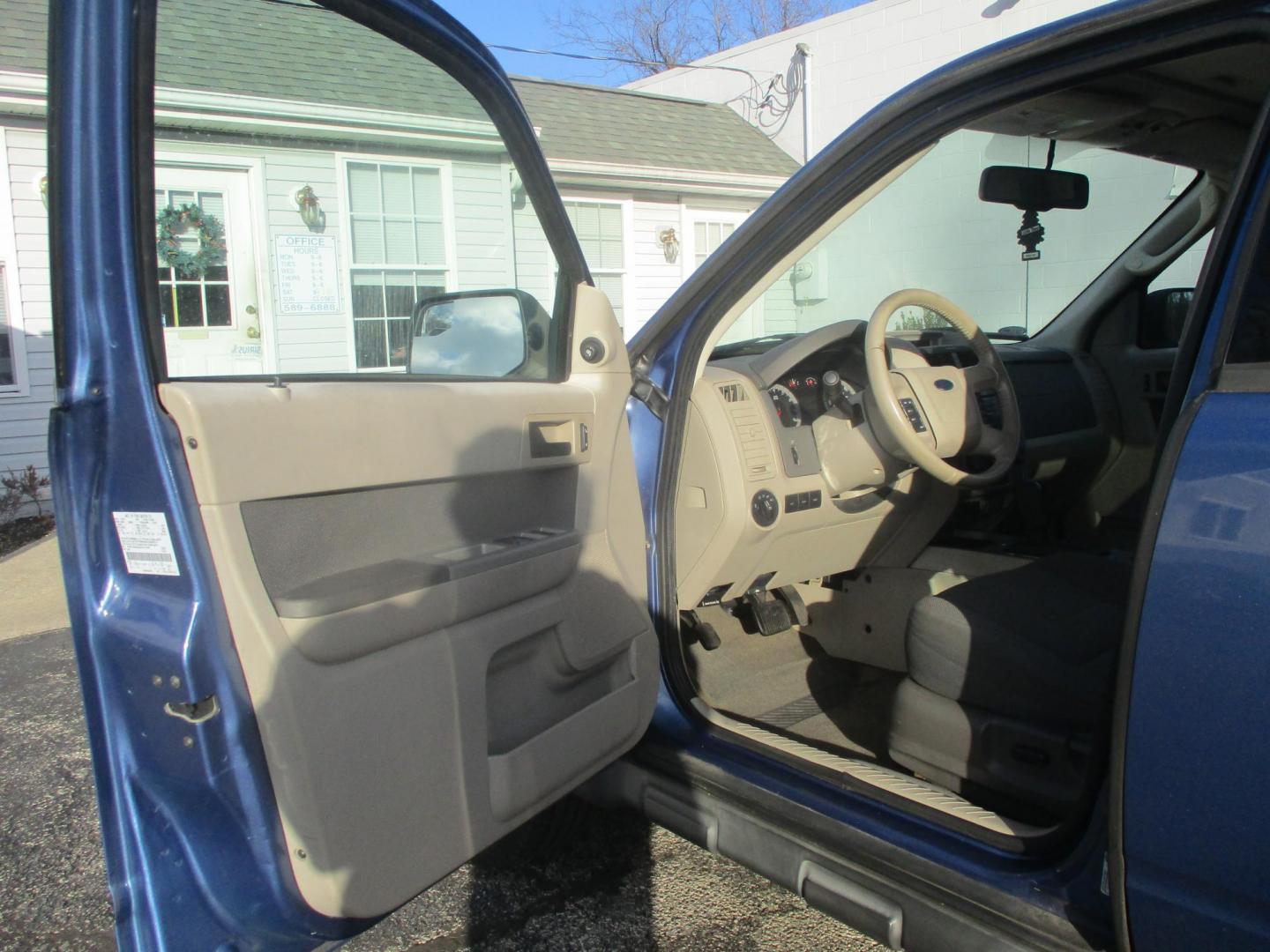 2010 BLUE Ford Escape XLT FWD (1FMCU0DG0AK) with an 3.0L V6 DOHC 24V engine, 6-Speed Automatic transmission, located at 540a Delsea Drive, Sewell, NJ, 08080, (987) 867-5309, 39.752560, -75.111206 - Photo#9