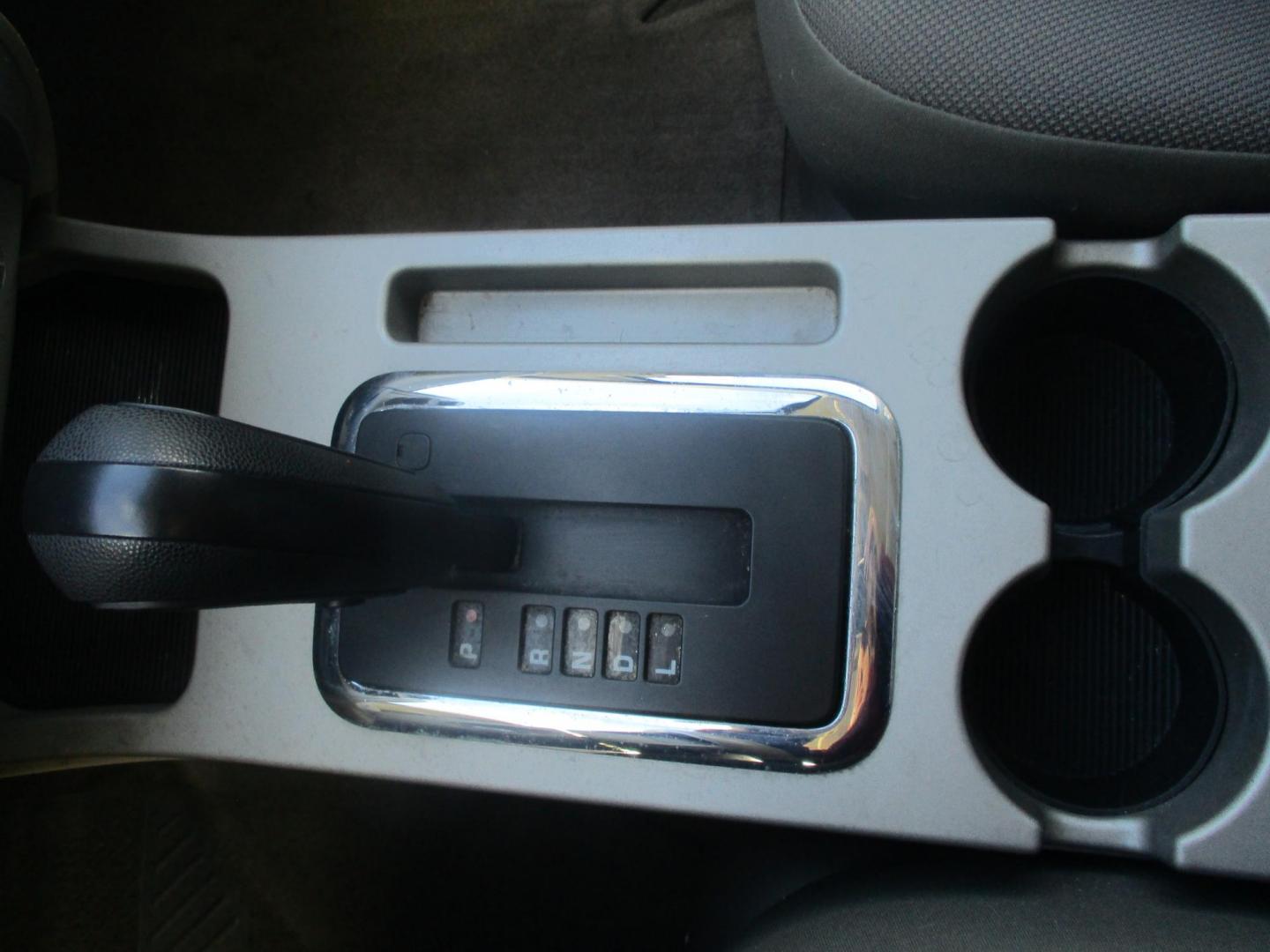 2010 BLUE Ford Escape XLT FWD (1FMCU0DG0AK) with an 3.0L V6 DOHC 24V engine, 6-Speed Automatic transmission, located at 540a Delsea Drive, Sewell, NJ, 08080, (987) 867-5309, 39.752560, -75.111206 - Photo#19