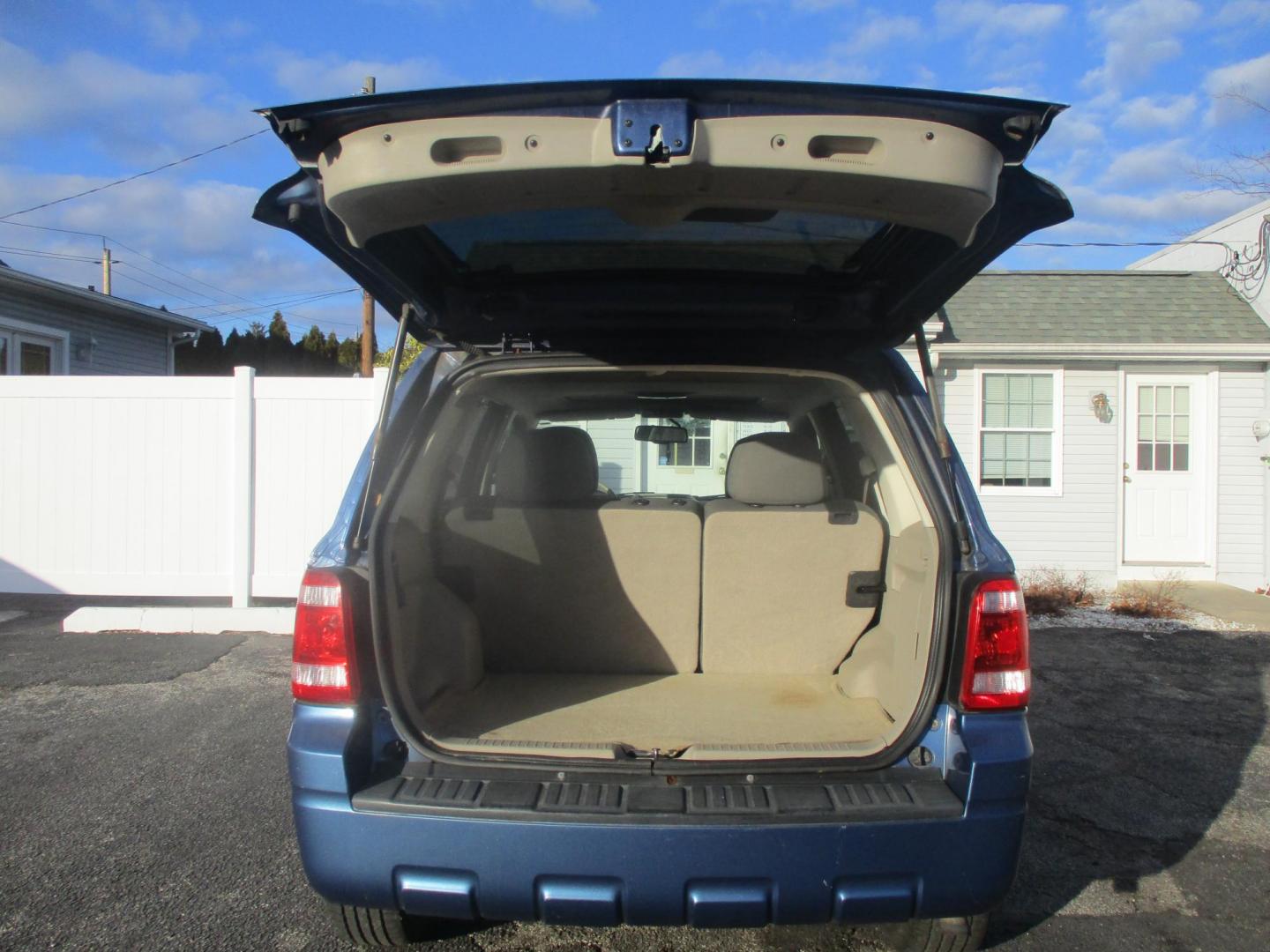 2010 BLUE Ford Escape XLT FWD (1FMCU0DG0AK) with an 3.0L V6 DOHC 24V engine, 6-Speed Automatic transmission, located at 540a Delsea Drive, Sewell, NJ, 08080, (987) 867-5309, 39.752560, -75.111206 - Photo#24