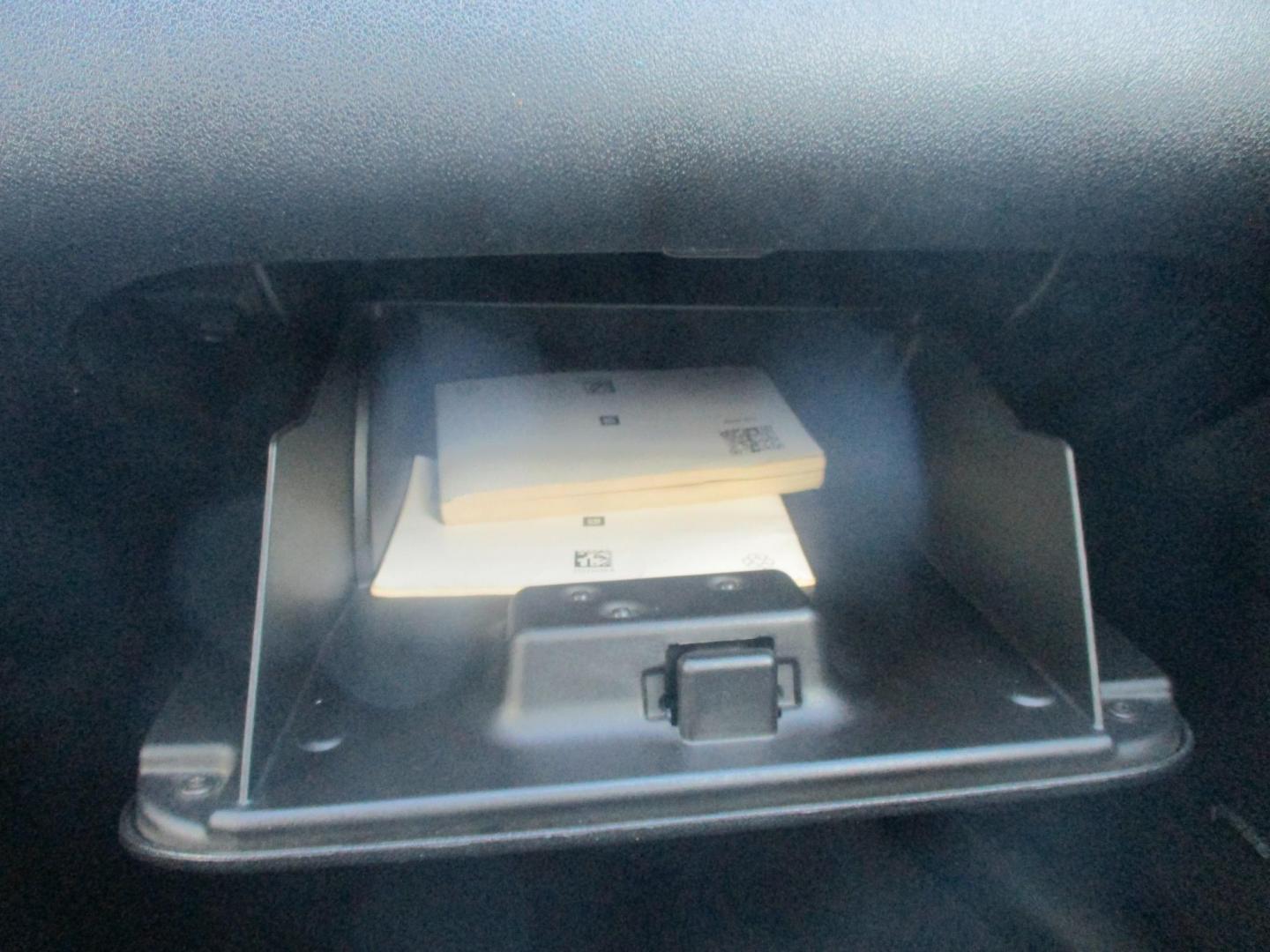 2016 WHITE Chevrolet Impala Limited LTZ (2G1WC5E33G1) with an 3.6L V6 DOHC 16V FFV engine, 6A transmission, located at 540a Delsea Drive, Sewell, NJ, 08080, (987) 867-5309, 39.752560, -75.111206 - Photo#23