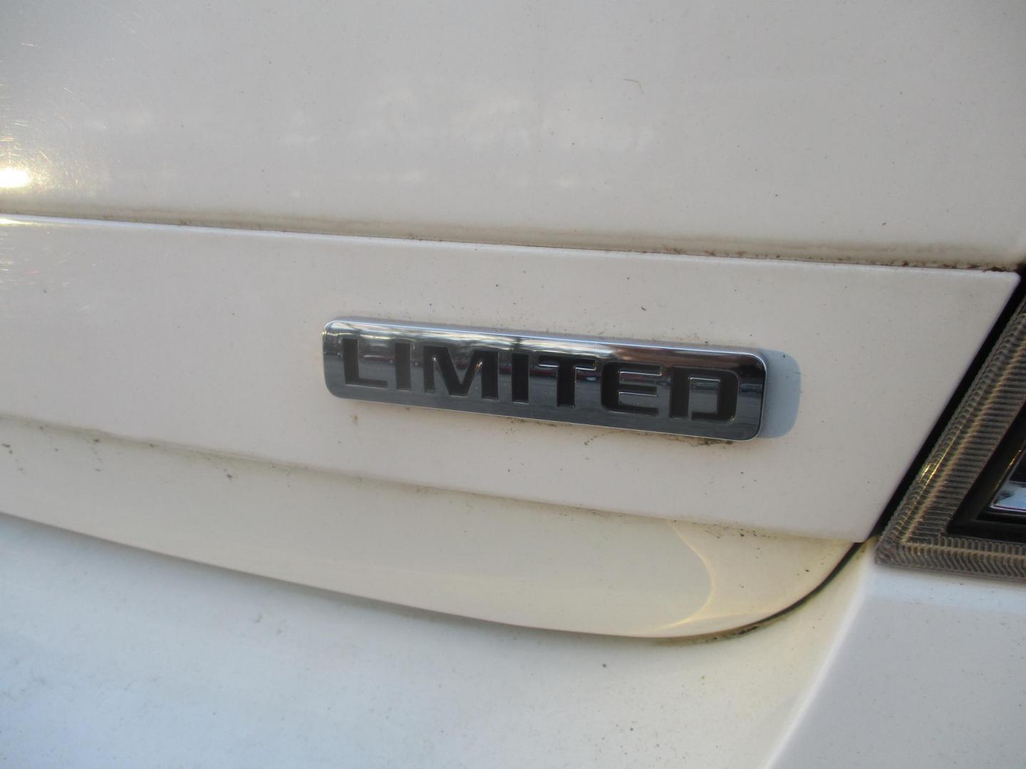 2016 WHITE Chevrolet Impala Limited LTZ (2G1WC5E33G1) with an 3.6L V6 DOHC 16V FFV engine, 6A transmission, located at 540a Delsea Drive, Sewell, NJ, 08080, (987) 867-5309, 39.752560, -75.111206 - Photo#5