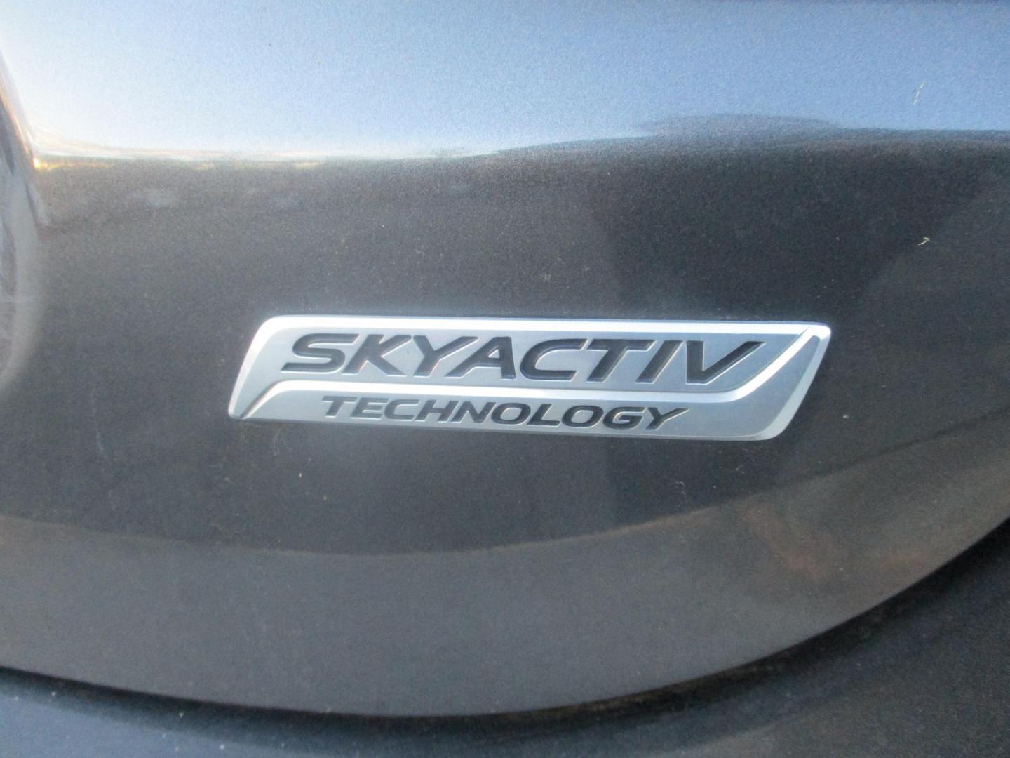 2016 GRAY Mazda Mazda6 i Sport AT (JM1GJ1U54G1) with an 2.5L L4 DOHC 16V engine, 6-Speed Automatic transmission, located at 540a Delsea Drive, Sewell, NJ, 08080, (987) 867-5309, 39.752560, -75.111206 - Photo#5