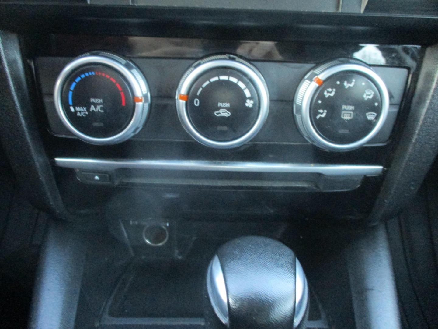 2016 GRAY Mazda Mazda6 i Sport AT (JM1GJ1U54G1) with an 2.5L L4 DOHC 16V engine, 6-Speed Automatic transmission, located at 540a Delsea Drive, Sewell, NJ, 08080, (987) 867-5309, 39.752560, -75.111206 - Photo#20