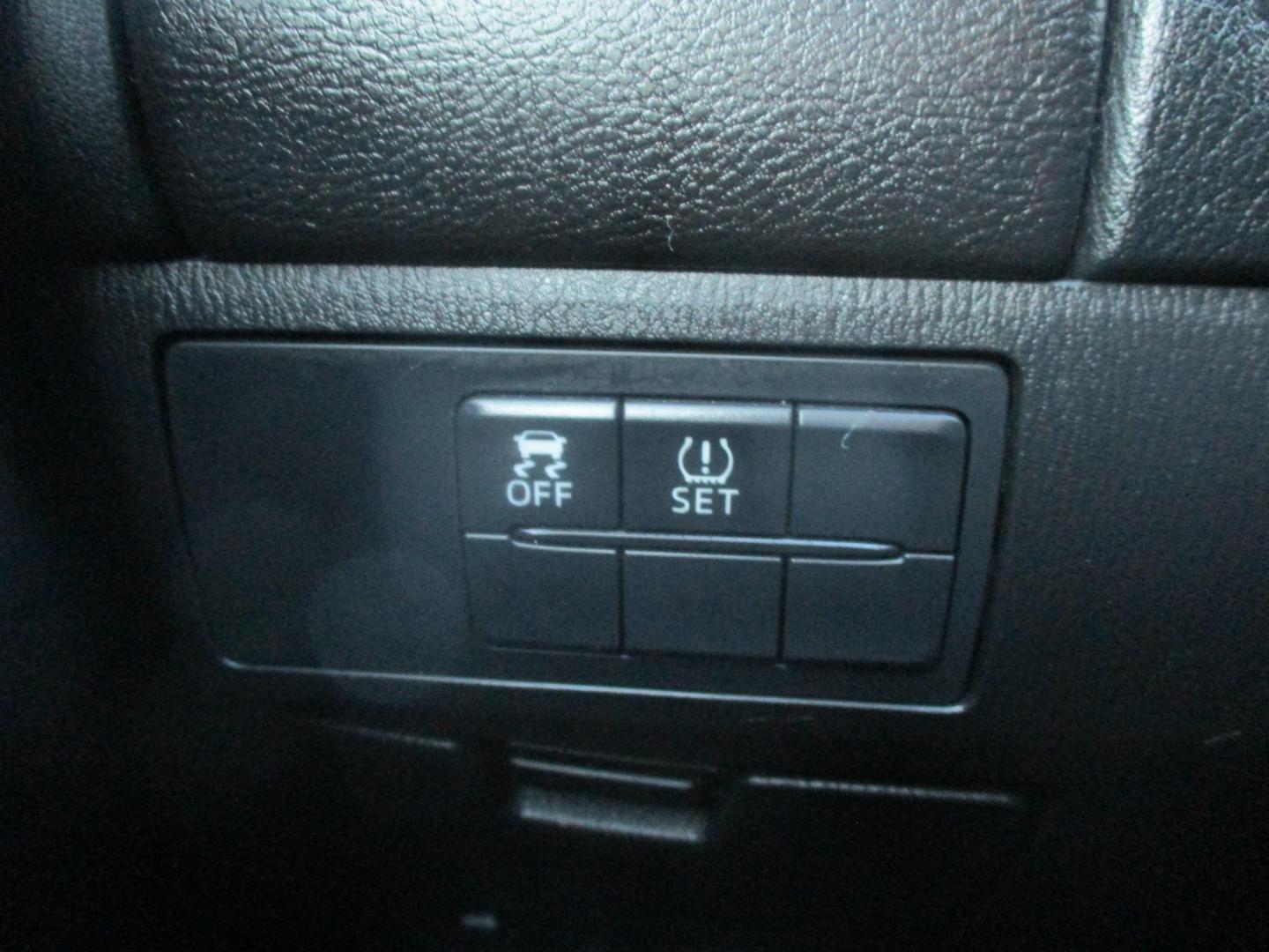 2016 GRAY Mazda Mazda6 i Sport AT (JM1GJ1U54G1) with an 2.5L L4 DOHC 16V engine, 6-Speed Automatic transmission, located at 540a Delsea Drive, Sewell, NJ, 08080, (987) 867-5309, 39.752560, -75.111206 - Photo#22