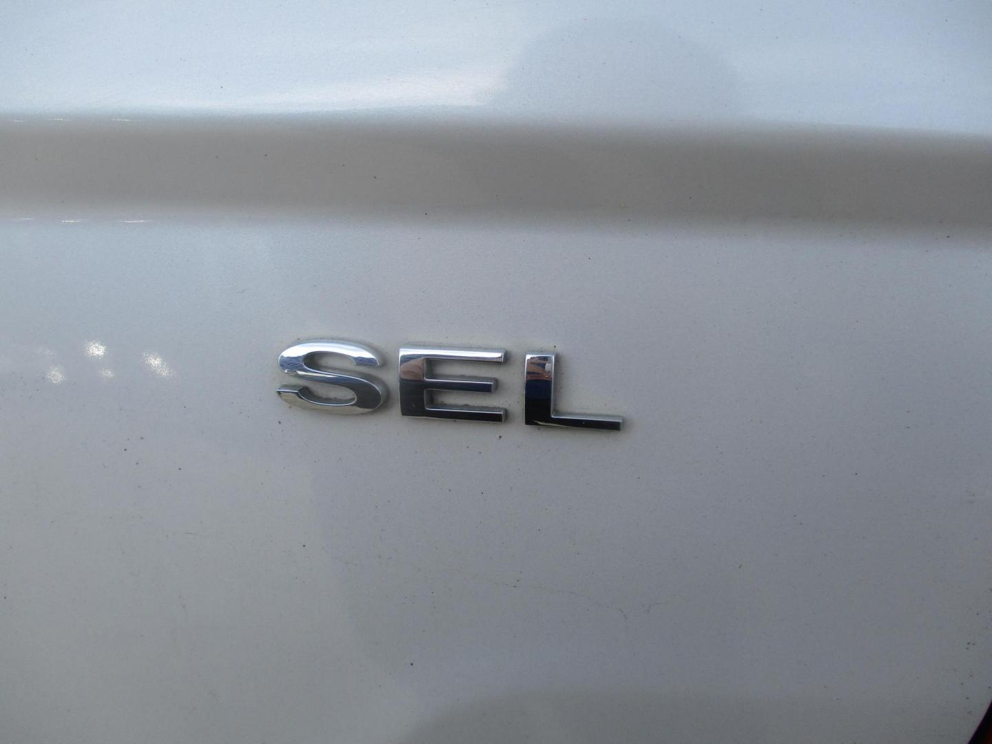 2010 WHITE Ford Fusion SEL (3FAHP0JA5AR) with an 2.5L L4 DOHC 16V engine, located at 540a Delsea Drive, Sewell, NJ, 08080, (987) 867-5309, 39.752560, -75.111206 - Photo#5