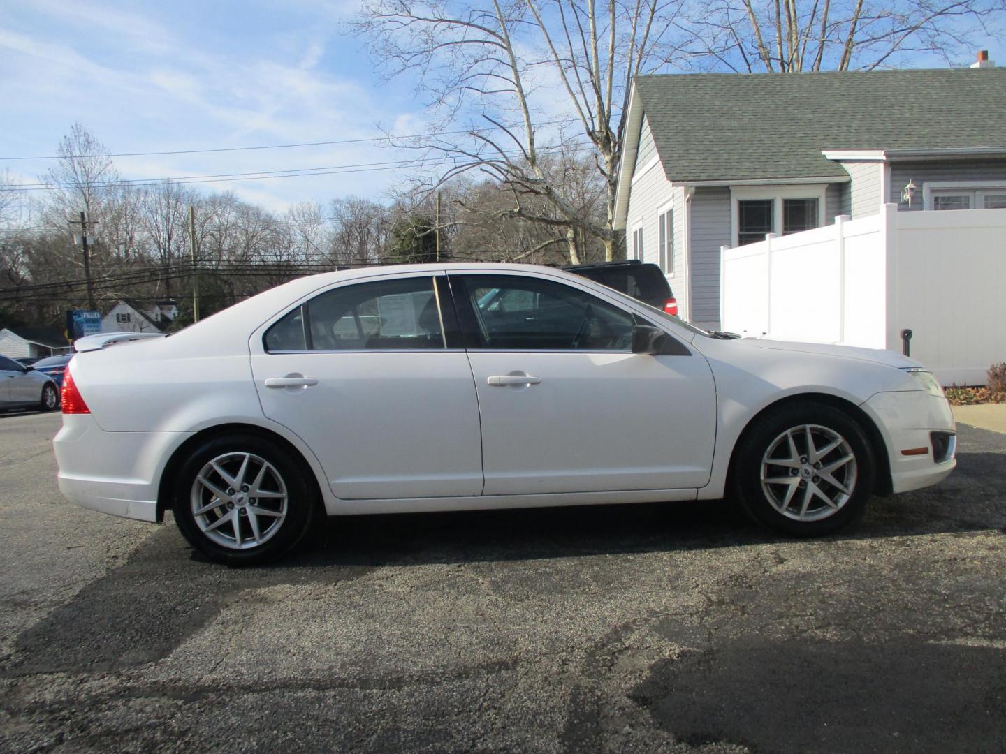 2010 WHITE Ford Fusion SEL (3FAHP0JA5AR) with an 2.5L L4 DOHC 16V engine, located at 540a Delsea Drive, Sewell, NJ, 08080, (987) 867-5309, 39.752560, -75.111206 - Photo#7
