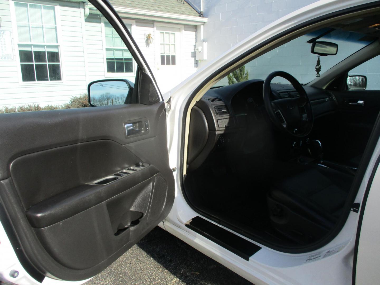 2010 WHITE Ford Fusion SEL (3FAHP0JA5AR) with an 2.5L L4 DOHC 16V engine, located at 540a Delsea Drive, Sewell, NJ, 08080, (987) 867-5309, 39.752560, -75.111206 - Photo#10