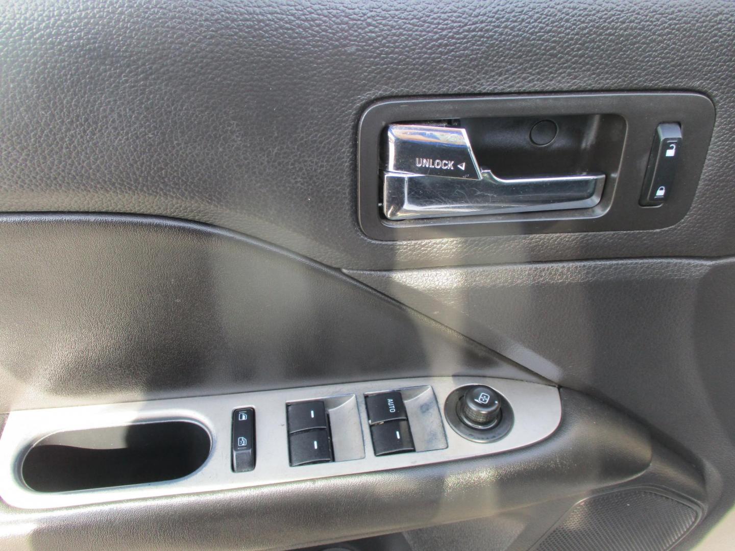 2010 WHITE Ford Fusion SEL (3FAHP0JA5AR) with an 2.5L L4 DOHC 16V engine, located at 540a Delsea Drive, Sewell, NJ, 08080, (987) 867-5309, 39.752560, -75.111206 - Photo#11