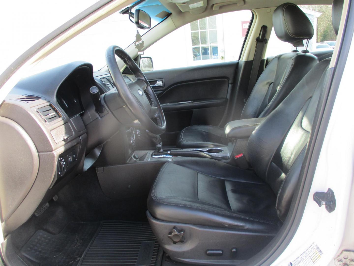 2010 WHITE Ford Fusion SEL (3FAHP0JA5AR) with an 2.5L L4 DOHC 16V engine, located at 540a Delsea Drive, Sewell, NJ, 08080, (987) 867-5309, 39.752560, -75.111206 - Photo#12