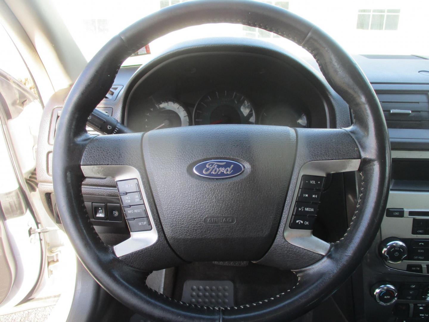 2010 WHITE Ford Fusion SEL (3FAHP0JA5AR) with an 2.5L L4 DOHC 16V engine, located at 540a Delsea Drive, Sewell, NJ, 08080, (987) 867-5309, 39.752560, -75.111206 - Photo#15