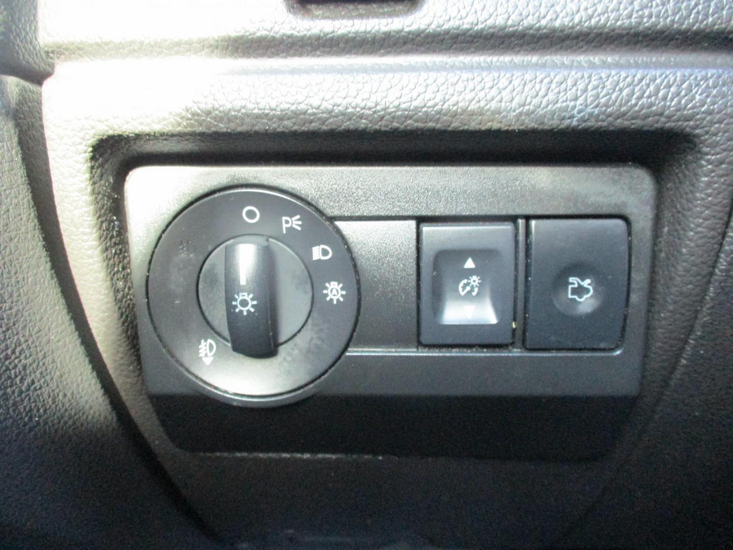 2010 WHITE Ford Fusion SEL (3FAHP0JA5AR) with an 2.5L L4 DOHC 16V engine, located at 540a Delsea Drive, Sewell, NJ, 08080, (987) 867-5309, 39.752560, -75.111206 - Photo#19