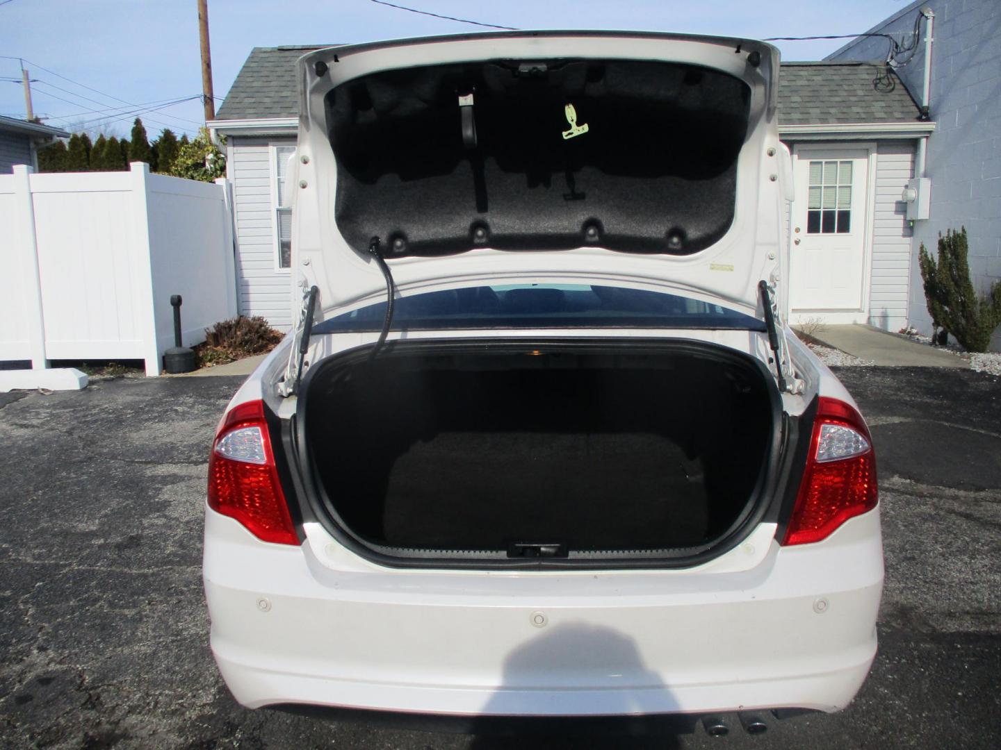 2010 WHITE Ford Fusion SEL (3FAHP0JA5AR) with an 2.5L L4 DOHC 16V engine, located at 540a Delsea Drive, Sewell, NJ, 08080, (987) 867-5309, 39.752560, -75.111206 - Photo#21
