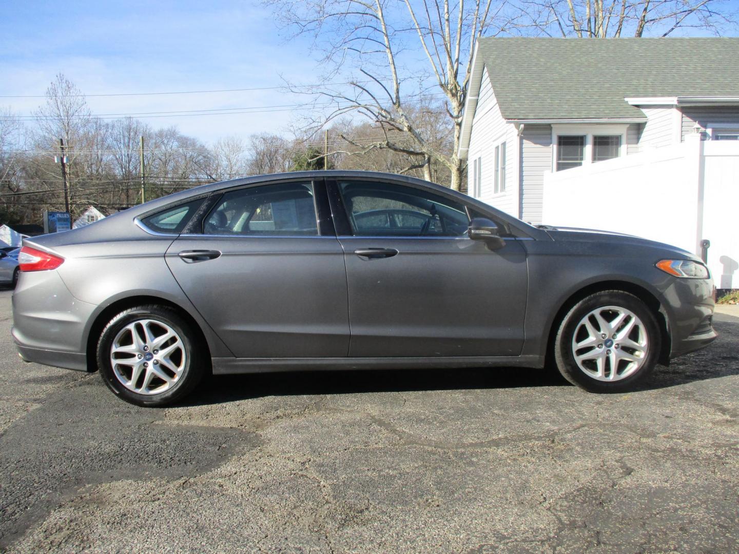 2014 GRAY Ford Fusion SE (1FA6P0H74E5) with an 2.5L L4 DOHC 16V engine, located at 540a Delsea Drive, Sewell, NJ, 08080, (987) 867-5309, 39.752560, -75.111206 - Photo#6
