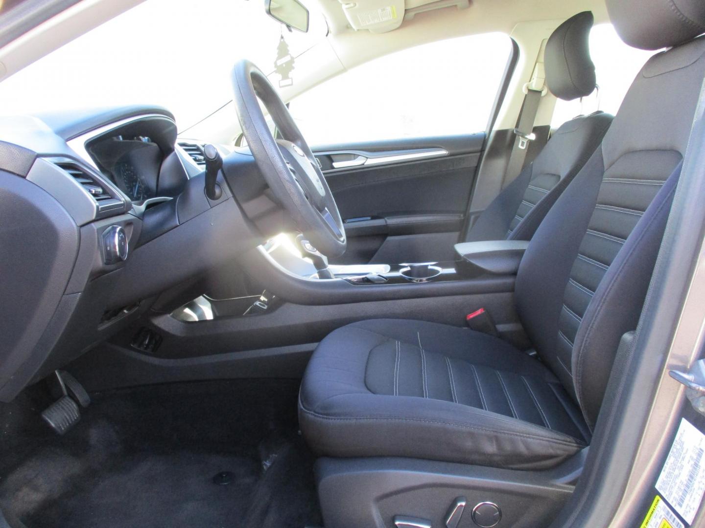 2014 GRAY Ford Fusion SE (1FA6P0H74E5) with an 2.5L L4 DOHC 16V engine, located at 540a Delsea Drive, Sewell, NJ, 08080, (987) 867-5309, 39.752560, -75.111206 - Photo#11