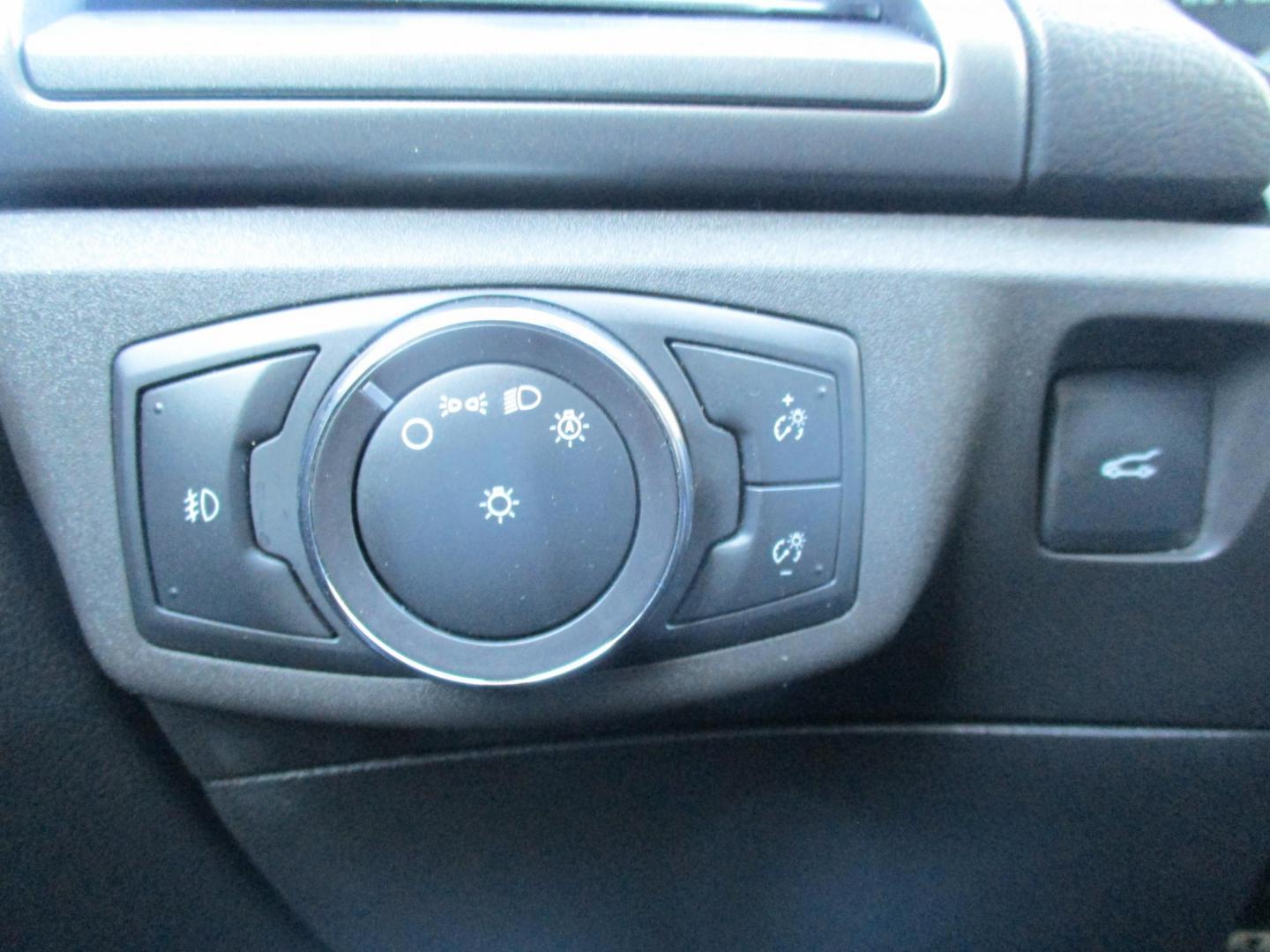 2014 GRAY Ford Fusion SE (1FA6P0H74E5) with an 2.5L L4 DOHC 16V engine, located at 540a Delsea Drive, Sewell, NJ, 08080, (987) 867-5309, 39.752560, -75.111206 - Photo#21