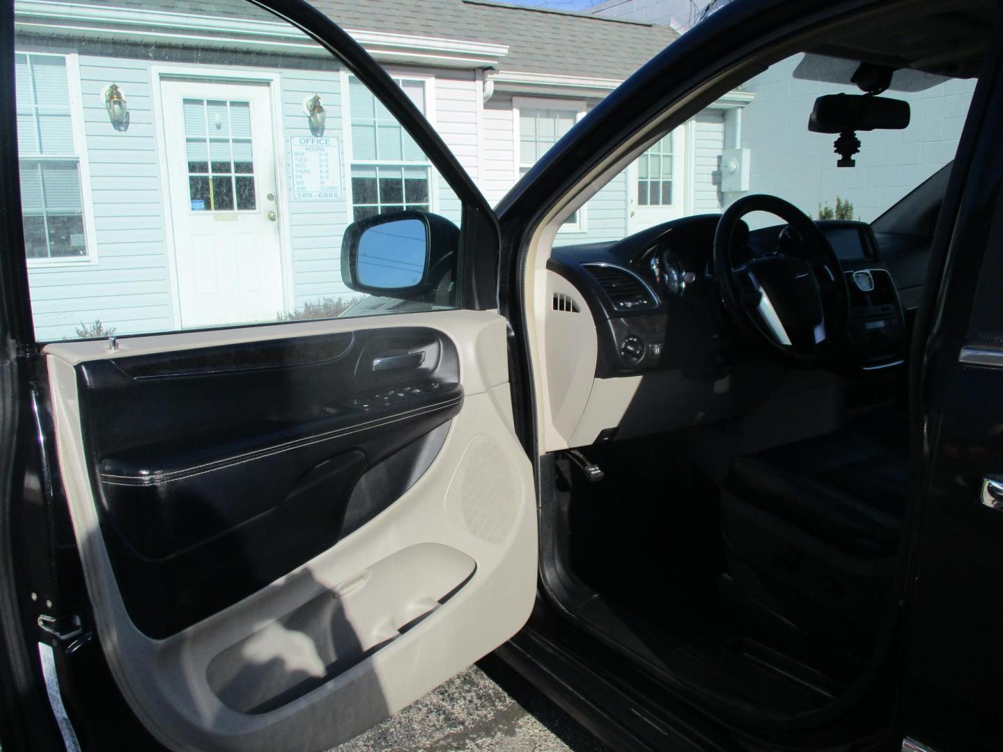 2012 BLACK Chrysler Town & Country Touring-L (2C4RC1CG4CR) with an 3.6L V6 DOHC 24V engine, 6-Speed Automatic transmission, located at 540a Delsea Drive, Sewell, NJ, 08080, (987) 867-5309, 39.752560, -75.111206 - Photo#9