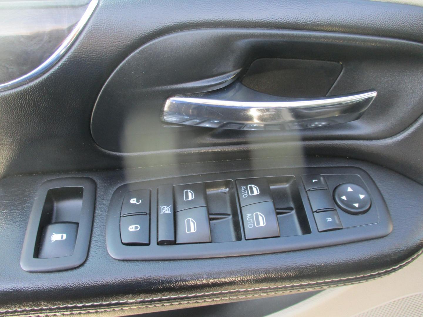 2012 BLACK Chrysler Town & Country Touring-L (2C4RC1CG4CR) with an 3.6L V6 DOHC 24V engine, 6-Speed Automatic transmission, located at 540a Delsea Drive, Sewell, NJ, 08080, (987) 867-5309, 39.752560, -75.111206 - Photo#10