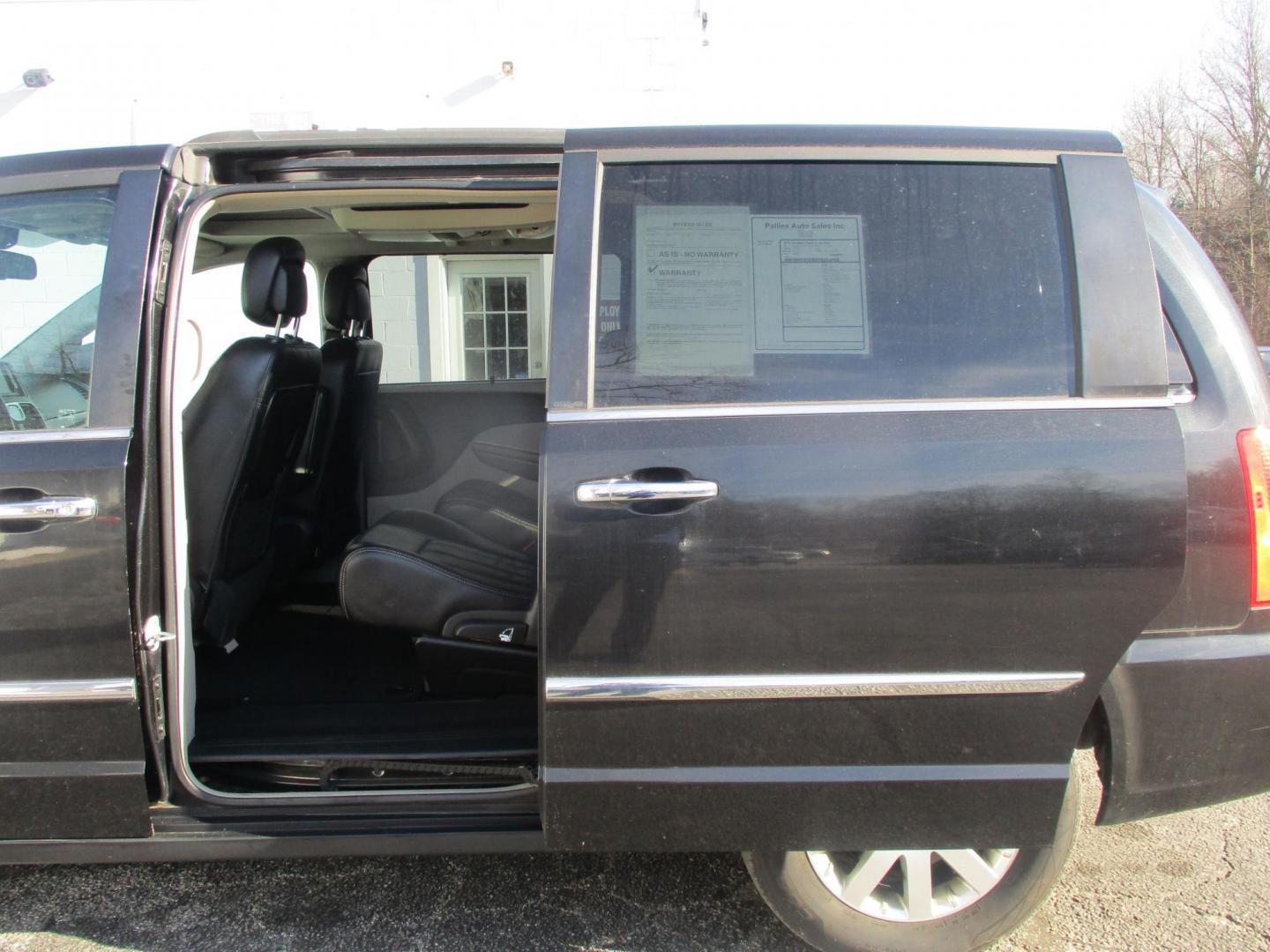 2012 BLACK Chrysler Town & Country Touring-L (2C4RC1CG4CR) with an 3.6L V6 DOHC 24V engine, 6-Speed Automatic transmission, located at 540a Delsea Drive, Sewell, NJ, 08080, (987) 867-5309, 39.752560, -75.111206 - Photo#12