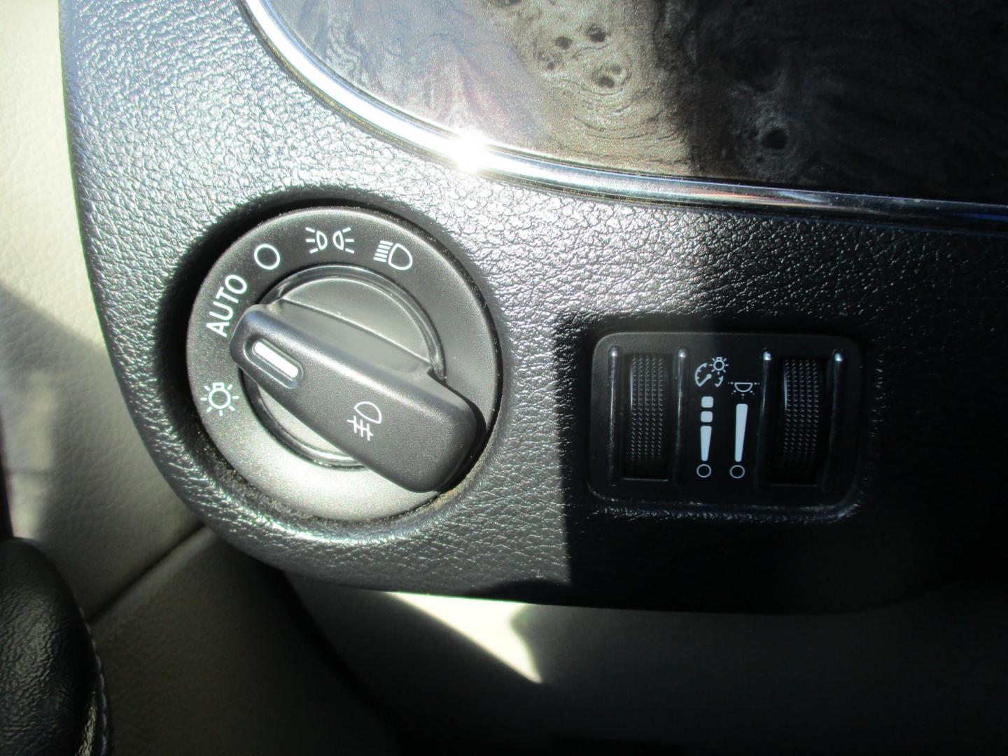 2012 BLACK Chrysler Town & Country Touring-L (2C4RC1CG4CR) with an 3.6L V6 DOHC 24V engine, 6-Speed Automatic transmission, located at 540a Delsea Drive, Sewell, NJ, 08080, (987) 867-5309, 39.752560, -75.111206 - Photo#21