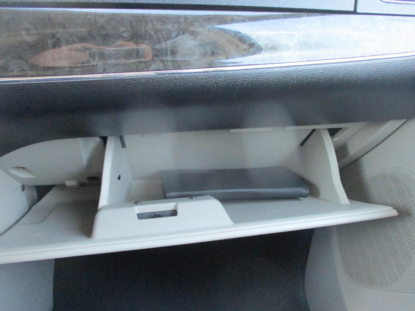 2012 BLACK Chrysler Town & Country Touring-L (2C4RC1CG4CR) with an 3.6L V6 DOHC 24V engine, 6-Speed Automatic transmission, located at 540a Delsea Drive, Sewell, NJ, 08080, (987) 867-5309, 39.752560, -75.111206 - Photo#22