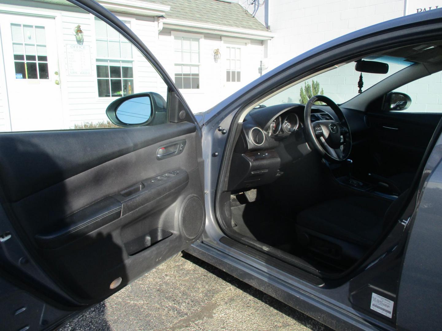 2011 GRAY Mazda MAZDA6 I Grand Touring (1YVHZ8CH5B5) with an 2.5L L4 DOHC 16V engine, 5-Speed Automatic transmission, located at 540a Delsea Drive, Sewell, NJ, 08080, (987) 867-5309, 39.752560, -75.111206 - Photo#9