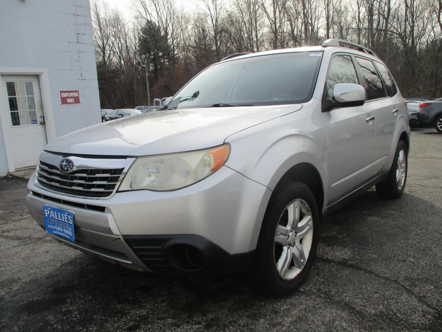 2009 SILVER Subaru Forester 2.5X Premium (JF2SH63699H) with an 2.5L H4 SOHC 16V engine, 4-Speed Automatic transmission, located at 540a Delsea Drive, Sewell, NJ, 08080, (987) 867-5309, 39.752560, -75.111206 - Photo#0