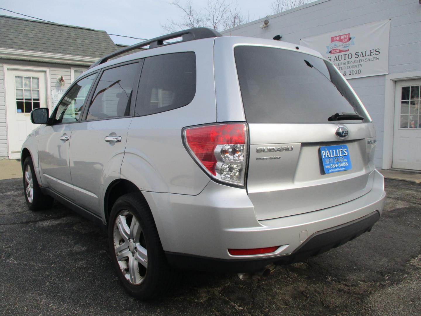 2009 SILVER Subaru Forester 2.5X Premium (JF2SH63699H) with an 2.5L H4 SOHC 16V engine, 4-Speed Automatic transmission, located at 540a Delsea Drive, Sewell, NJ, 08080, (987) 867-5309, 39.752560, -75.111206 - Photo#2