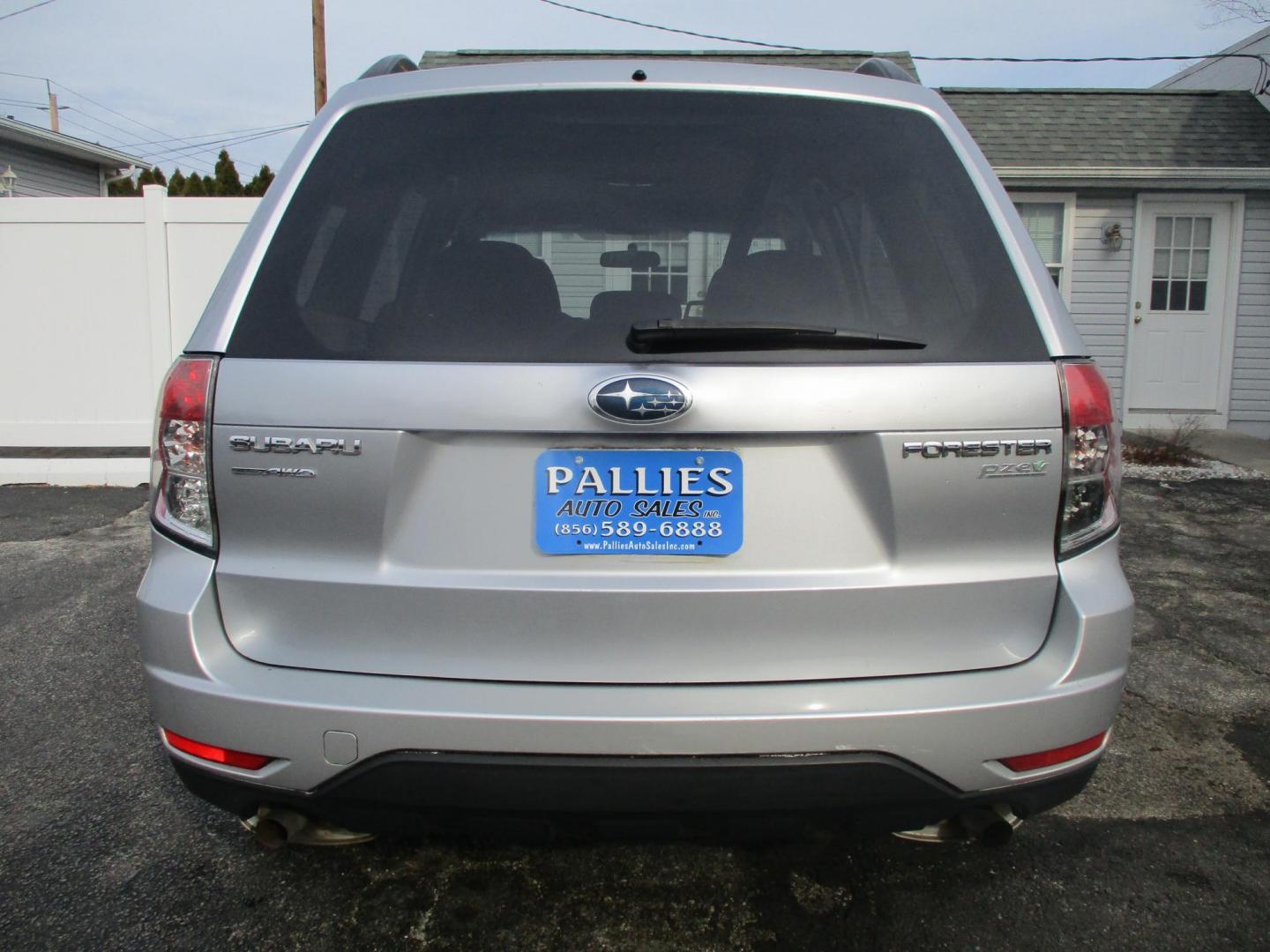 2009 SILVER Subaru Forester 2.5X Premium (JF2SH63699H) with an 2.5L H4 SOHC 16V engine, 4-Speed Automatic transmission, located at 540a Delsea Drive, Sewell, NJ, 08080, (987) 867-5309, 39.752560, -75.111206 - Photo#3