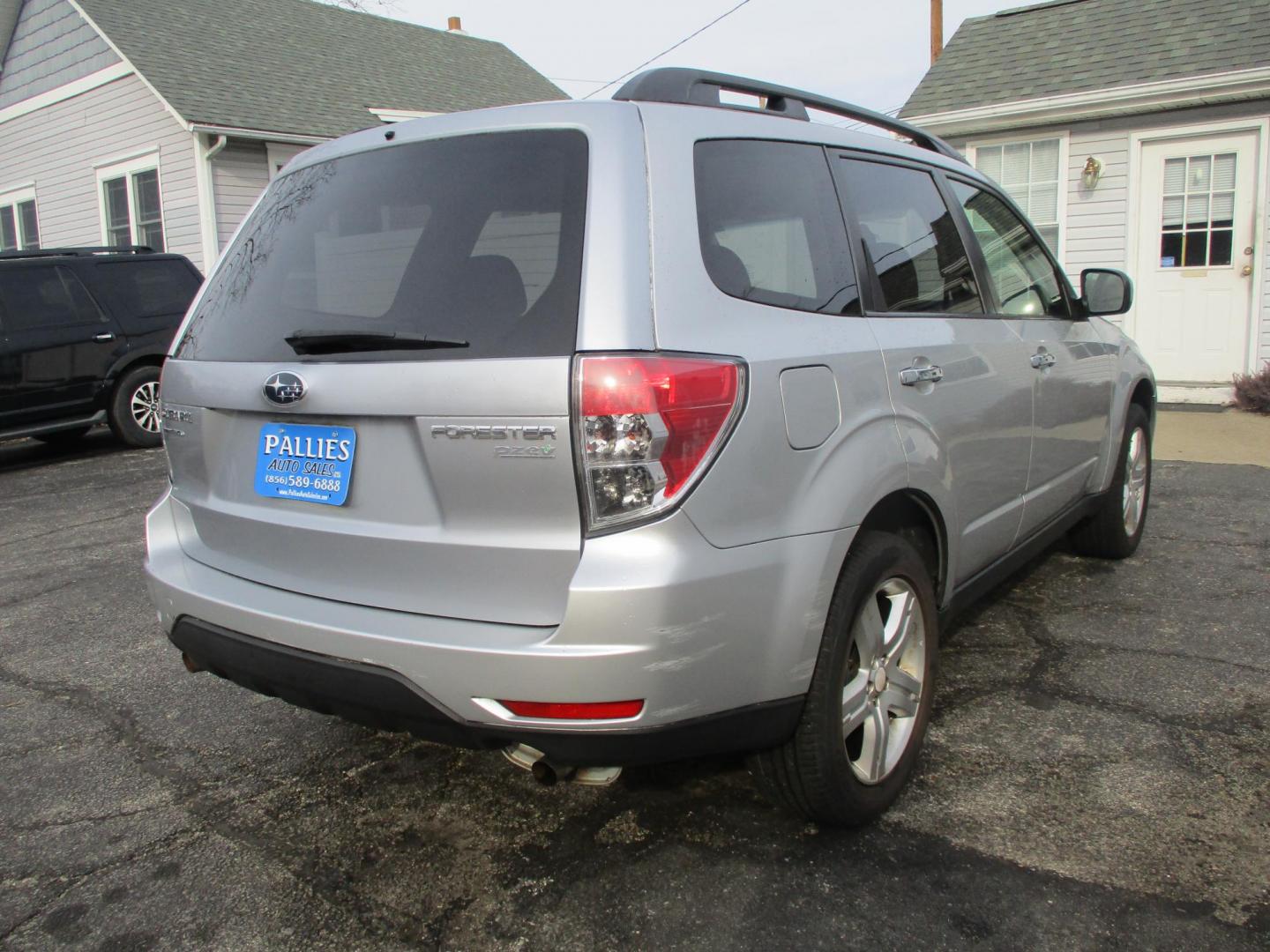 2009 SILVER Subaru Forester 2.5X Premium (JF2SH63699H) with an 2.5L H4 SOHC 16V engine, 4-Speed Automatic transmission, located at 540a Delsea Drive, Sewell, NJ, 08080, (987) 867-5309, 39.752560, -75.111206 - Photo#6
