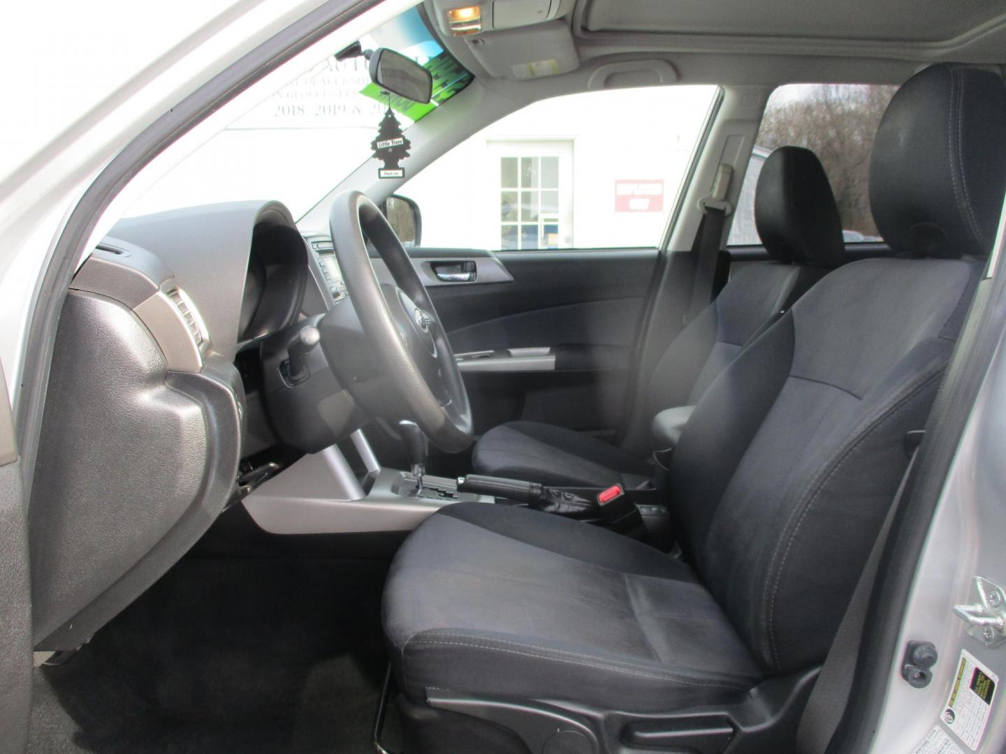 2009 SILVER Subaru Forester 2.5X Premium (JF2SH63699H) with an 2.5L H4 SOHC 16V engine, 4-Speed Automatic transmission, located at 540a Delsea Drive, Sewell, NJ, 08080, (987) 867-5309, 39.752560, -75.111206 - Photo#12