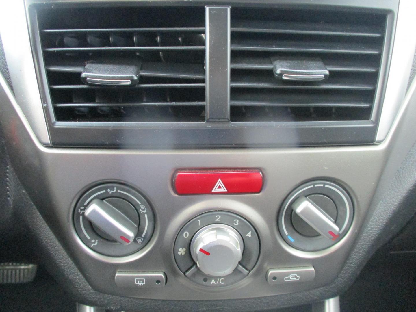 2009 SILVER Subaru Forester 2.5X Premium (JF2SH63699H) with an 2.5L H4 SOHC 16V engine, 4-Speed Automatic transmission, located at 540a Delsea Drive, Sewell, NJ, 08080, (987) 867-5309, 39.752560, -75.111206 - Photo#20