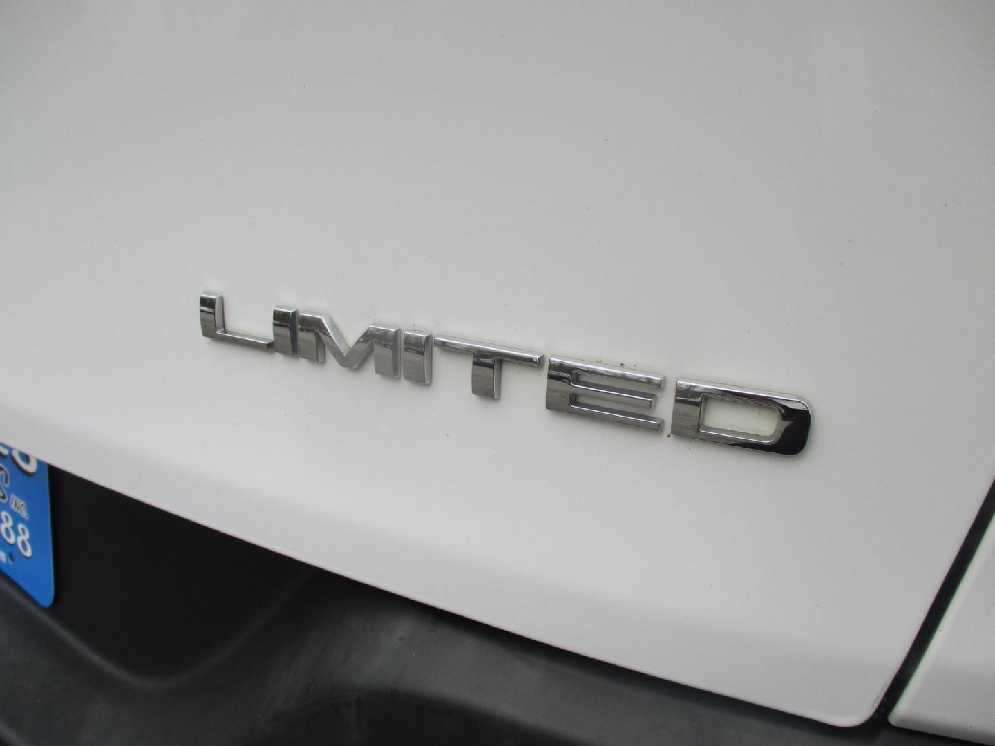 2014 WHITE Jeep Cherokee Limited 4WD (1C4PJMDB4EW) with an 2.4L L4 DOHC 16V engine, 9-Speed Automatic transmission, located at 540a Delsea Drive, Sewell, NJ, 08080, (987) 867-5309, 39.752560, -75.111206 - Photo#6