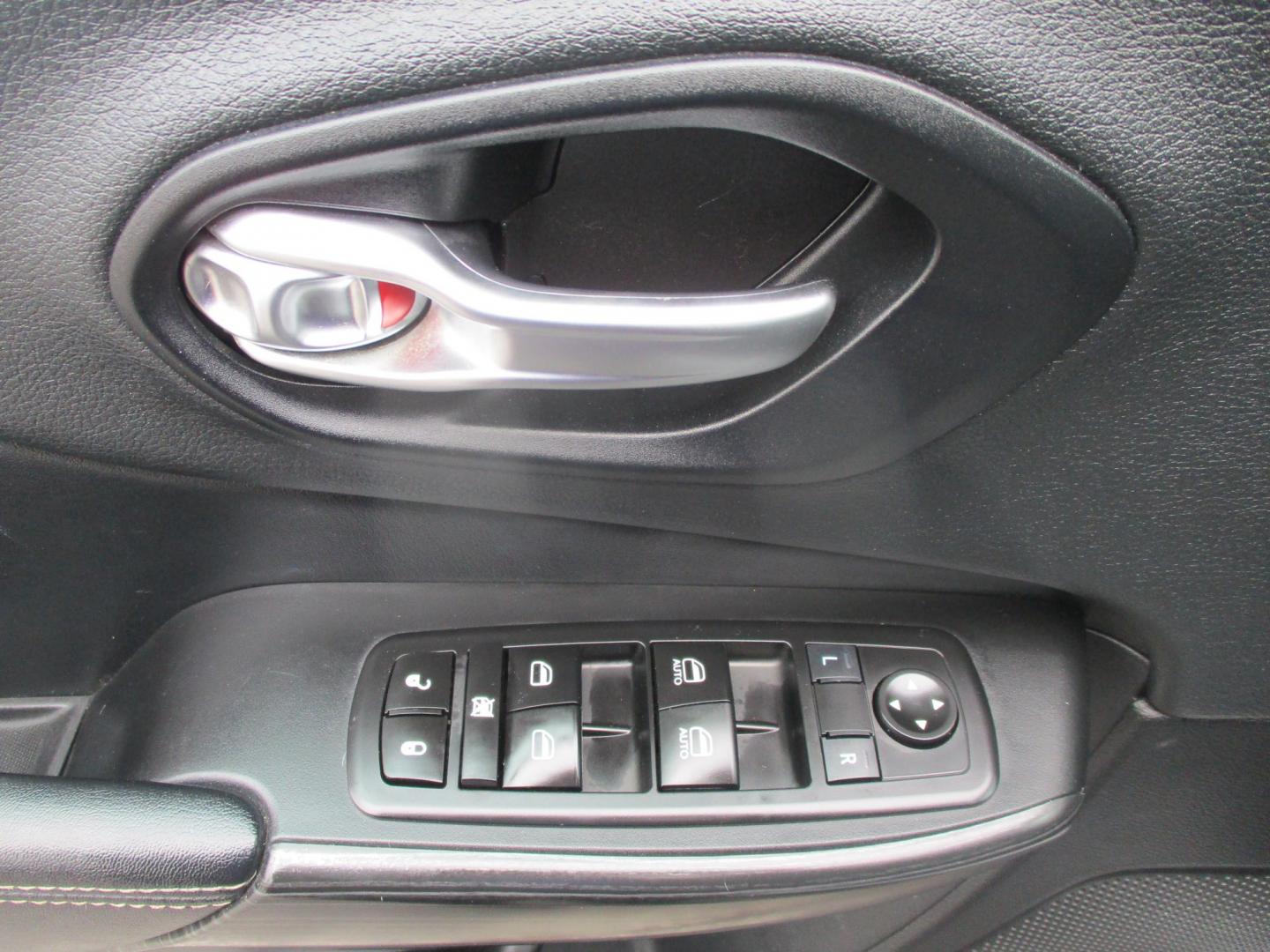 2014 WHITE Jeep Cherokee Limited 4WD (1C4PJMDB4EW) with an 2.4L L4 DOHC 16V engine, 9-Speed Automatic transmission, located at 540a Delsea Drive, Sewell, NJ, 08080, (987) 867-5309, 39.752560, -75.111206 - Photo#12