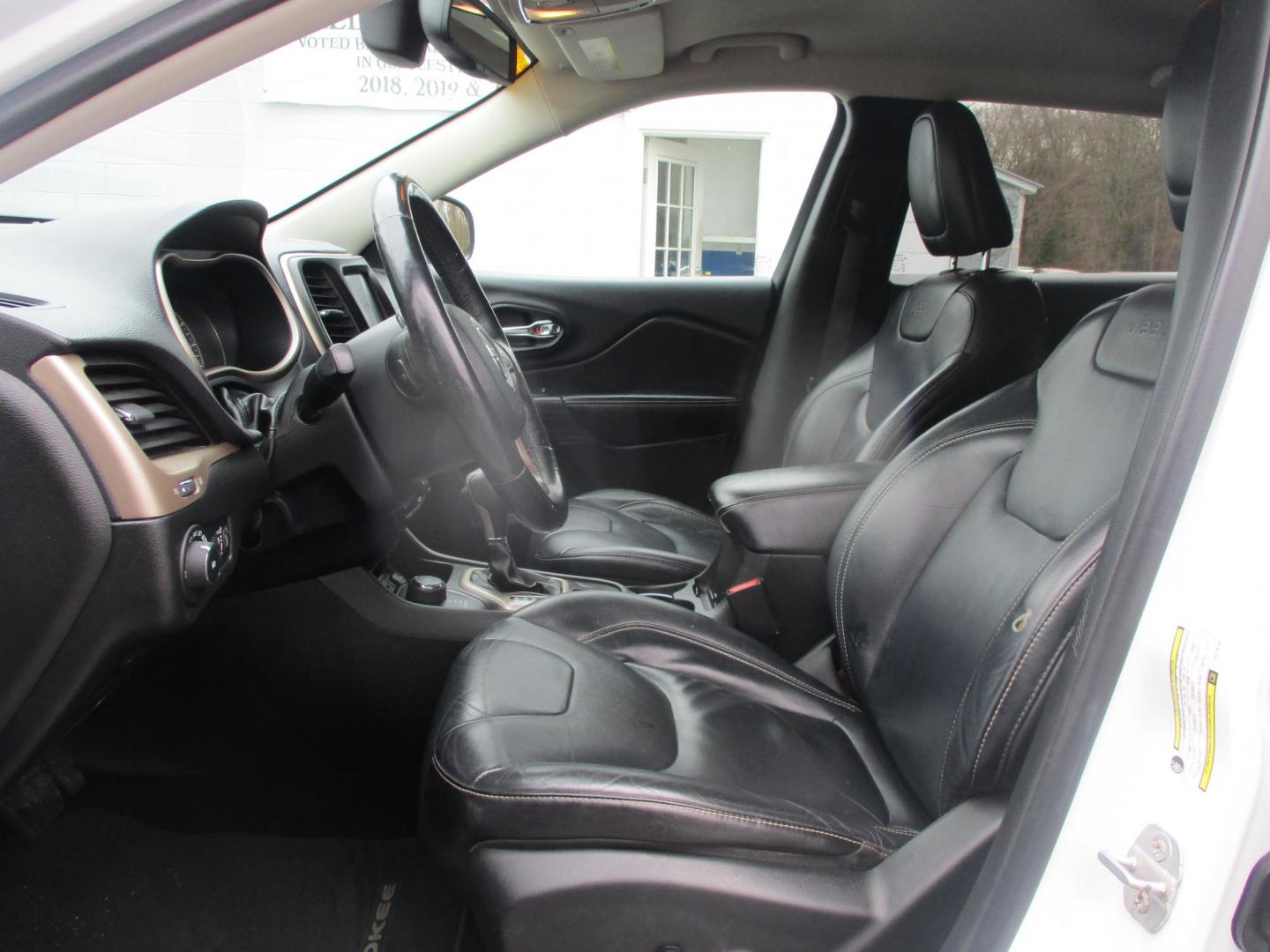 2014 WHITE Jeep Cherokee Limited 4WD (1C4PJMDB4EW) with an 2.4L L4 DOHC 16V engine, 9-Speed Automatic transmission, located at 540a Delsea Drive, Sewell, NJ, 08080, (987) 867-5309, 39.752560, -75.111206 - Photo#13