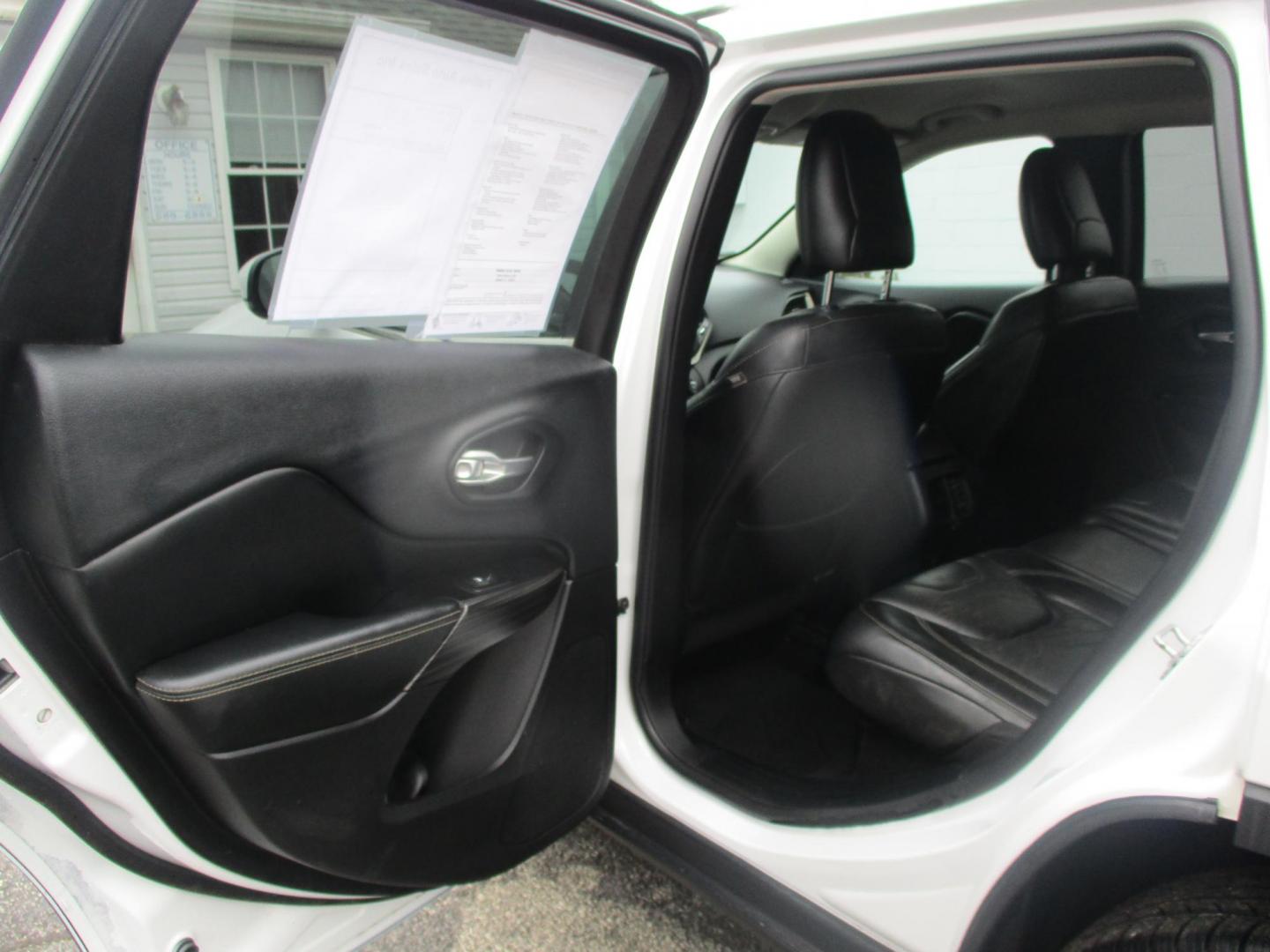 2014 WHITE Jeep Cherokee Limited 4WD (1C4PJMDB4EW) with an 2.4L L4 DOHC 16V engine, 9-Speed Automatic transmission, located at 540a Delsea Drive, Sewell, NJ, 08080, (987) 867-5309, 39.752560, -75.111206 - Photo#14