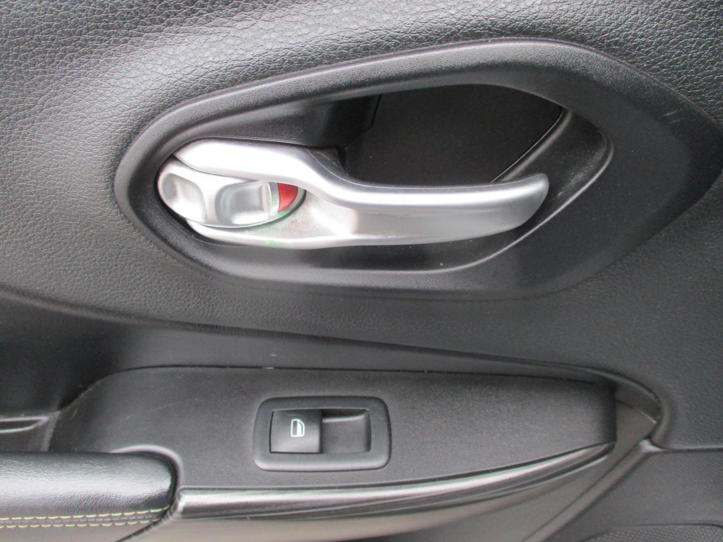 2014 WHITE Jeep Cherokee Limited 4WD (1C4PJMDB4EW) with an 2.4L L4 DOHC 16V engine, 9-Speed Automatic transmission, located at 540a Delsea Drive, Sewell, NJ, 08080, (987) 867-5309, 39.752560, -75.111206 - Photo#15