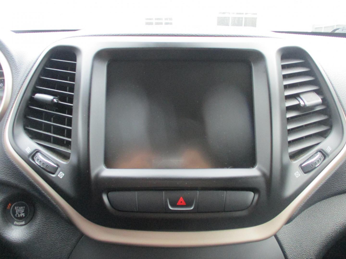 2014 WHITE Jeep Cherokee Limited 4WD (1C4PJMDB4EW) with an 2.4L L4 DOHC 16V engine, 9-Speed Automatic transmission, located at 540a Delsea Drive, Sewell, NJ, 08080, (987) 867-5309, 39.752560, -75.111206 - Photo#21