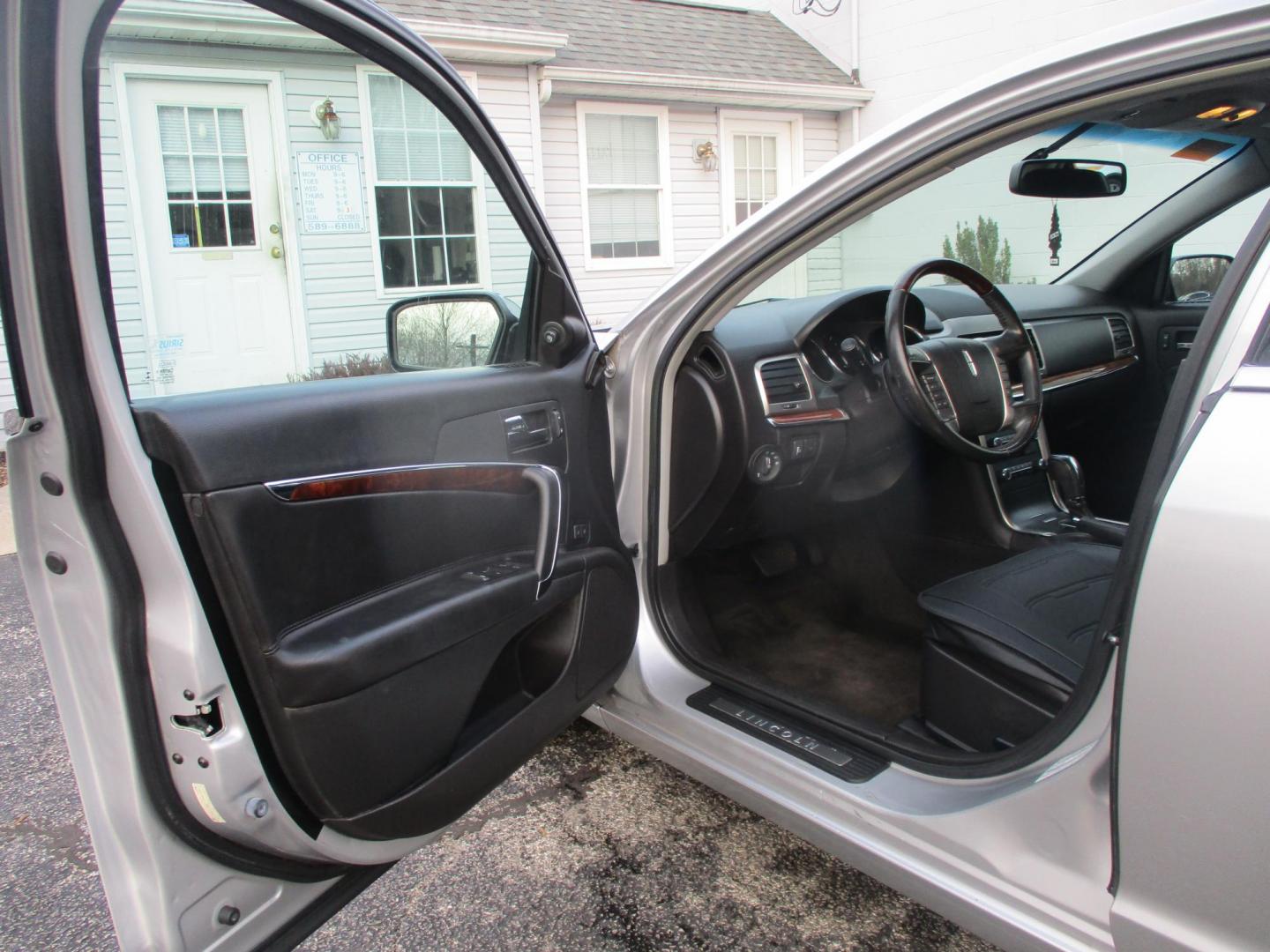 2012 SILVER Lincoln MKZ AWD (3LNHL2JC0CR) with an 3.5L V6 DOHC 24V engine, 6-Speed Automatic transmission, located at 540a Delsea Drive, Sewell, NJ, 08080, (987) 867-5309, 39.752560, -75.111206 - Photo#10