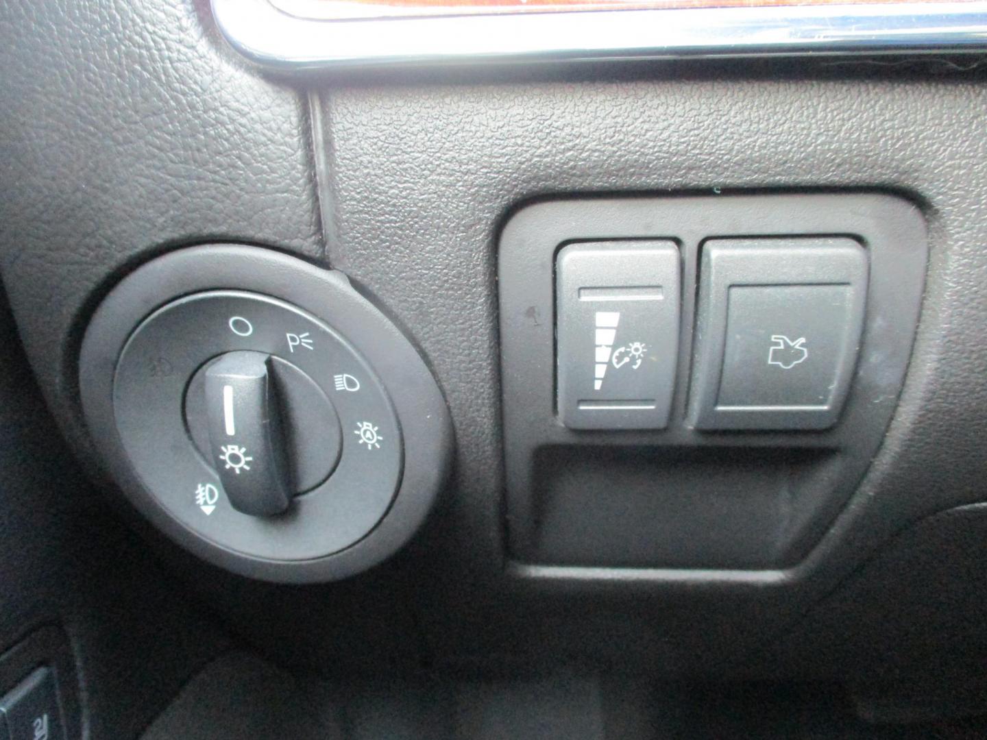 2012 SILVER Lincoln MKZ AWD (3LNHL2JC0CR) with an 3.5L V6 DOHC 24V engine, 6-Speed Automatic transmission, located at 540a Delsea Drive, Sewell, NJ, 08080, (987) 867-5309, 39.752560, -75.111206 - Photo#23