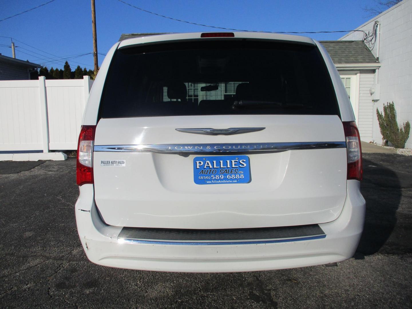 2014 WHITE Chrysler Town & Country Touring (2C4RC1BG0ER) with an 3.6L V6 DOHC 24V engine, 6-Speed Automatic transmission, located at 540a Delsea Drive, Sewell, NJ, 08080, (987) 867-5309, 39.752560, -75.111206 - Photo#2