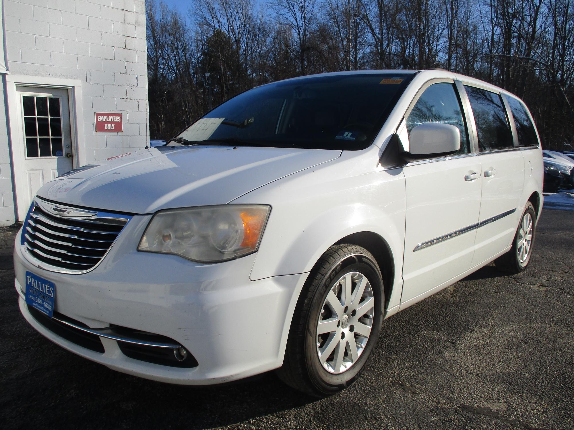 photo of 2014 Chrysler Town & Country Touring