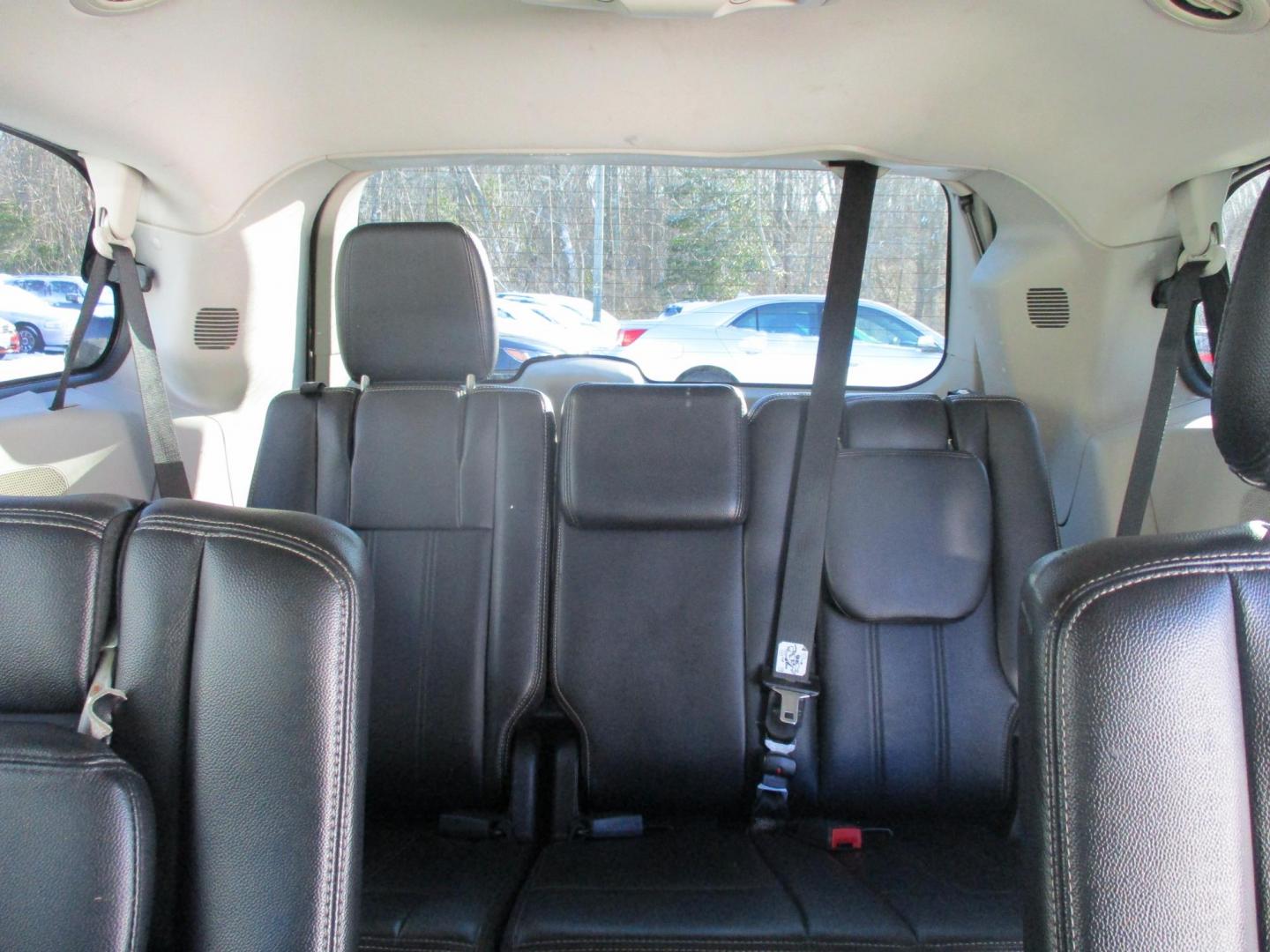 2014 WHITE Chrysler Town & Country Touring (2C4RC1BG0ER) with an 3.6L V6 DOHC 24V engine, 6-Speed Automatic transmission, located at 540a Delsea Drive, Sewell, NJ, 08080, (987) 867-5309, 39.752560, -75.111206 - Photo#11