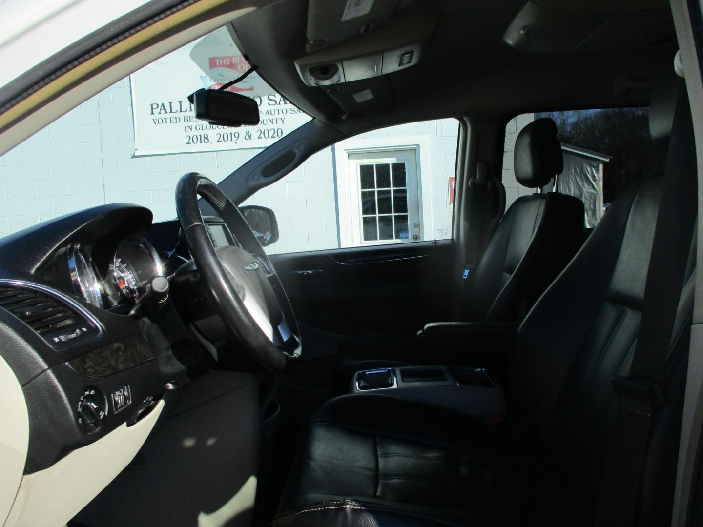 2014 WHITE Chrysler Town & Country Touring (2C4RC1BG0ER) with an 3.6L V6 DOHC 24V engine, 6-Speed Automatic transmission, located at 540a Delsea Drive, Sewell, NJ, 08080, (987) 867-5309, 39.752560, -75.111206 - Photo#13