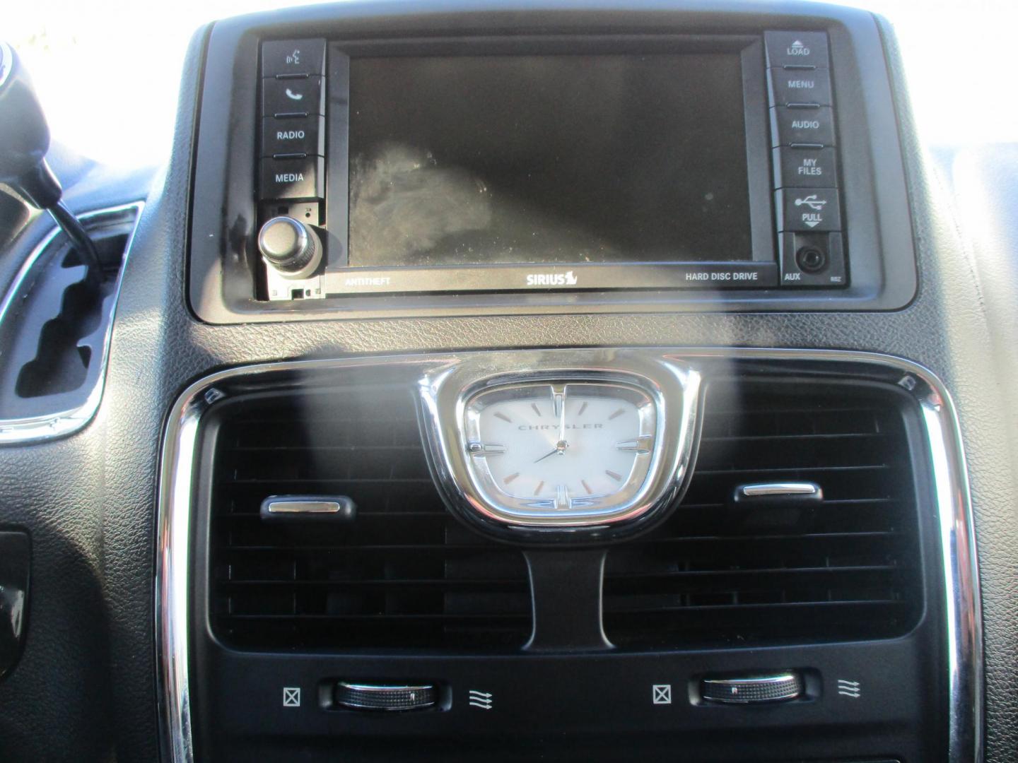 2014 WHITE Chrysler Town & Country Touring (2C4RC1BG0ER) with an 3.6L V6 DOHC 24V engine, 6-Speed Automatic transmission, located at 540a Delsea Drive, Sewell, NJ, 08080, (987) 867-5309, 39.752560, -75.111206 - Photo#18