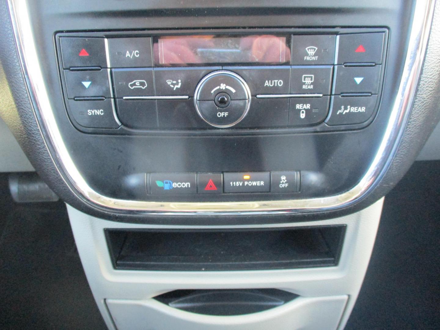 2014 WHITE Chrysler Town & Country Touring (2C4RC1BG0ER) with an 3.6L V6 DOHC 24V engine, 6-Speed Automatic transmission, located at 540a Delsea Drive, Sewell, NJ, 08080, (987) 867-5309, 39.752560, -75.111206 - Photo#19