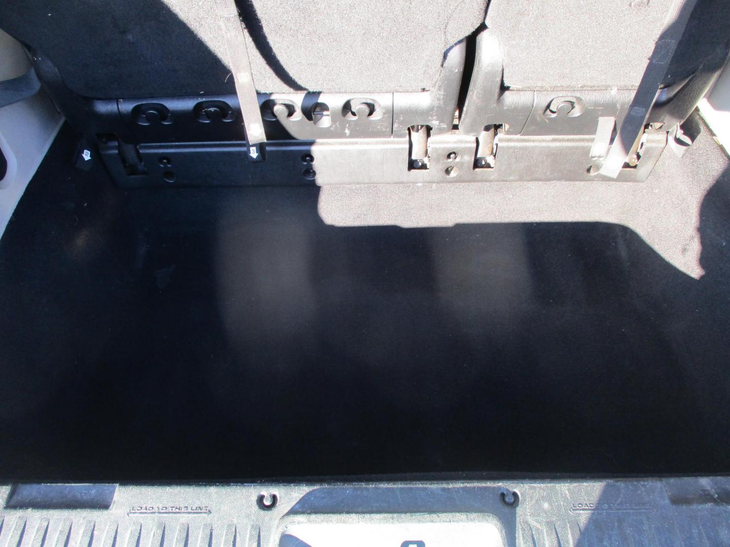 2014 WHITE Chrysler Town & Country Touring (2C4RC1BG0ER) with an 3.6L V6 DOHC 24V engine, 6-Speed Automatic transmission, located at 540a Delsea Drive, Sewell, NJ, 08080, (987) 867-5309, 39.752560, -75.111206 - Photo#25