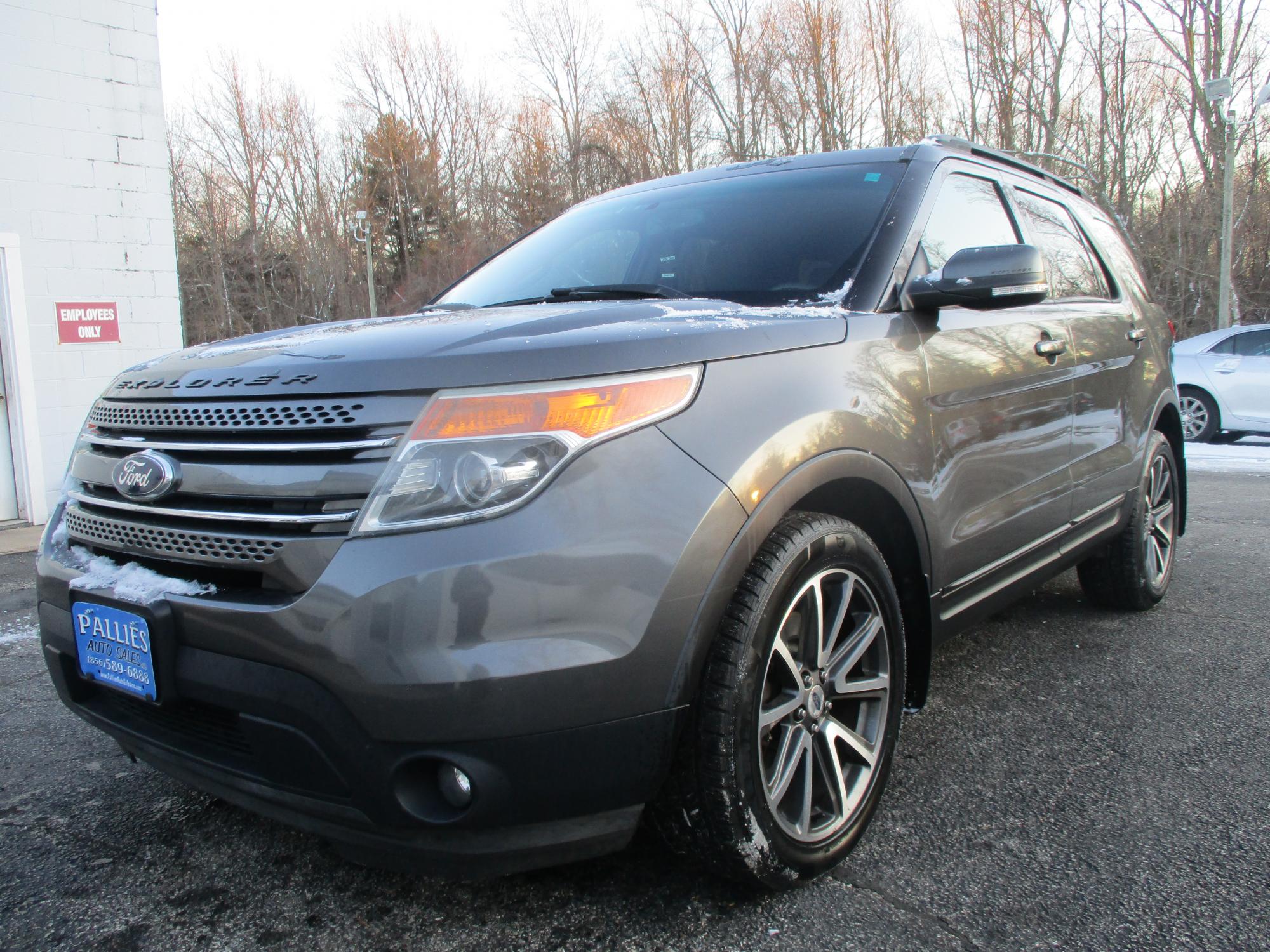 photo of 2015 Ford Explorer XLT 4WD