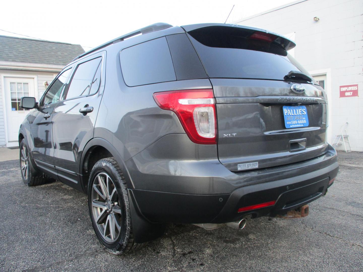 2015 GRAY Ford Explorer XLT 4WD (1FM5K8D87FG) with an 3.5L V6 DOHC 24V engine, 6-Speed Automatic transmission, located at 540a Delsea Drive, Sewell, NJ, 08080, (987) 867-5309, 39.752560, -75.111206 - Photo#2