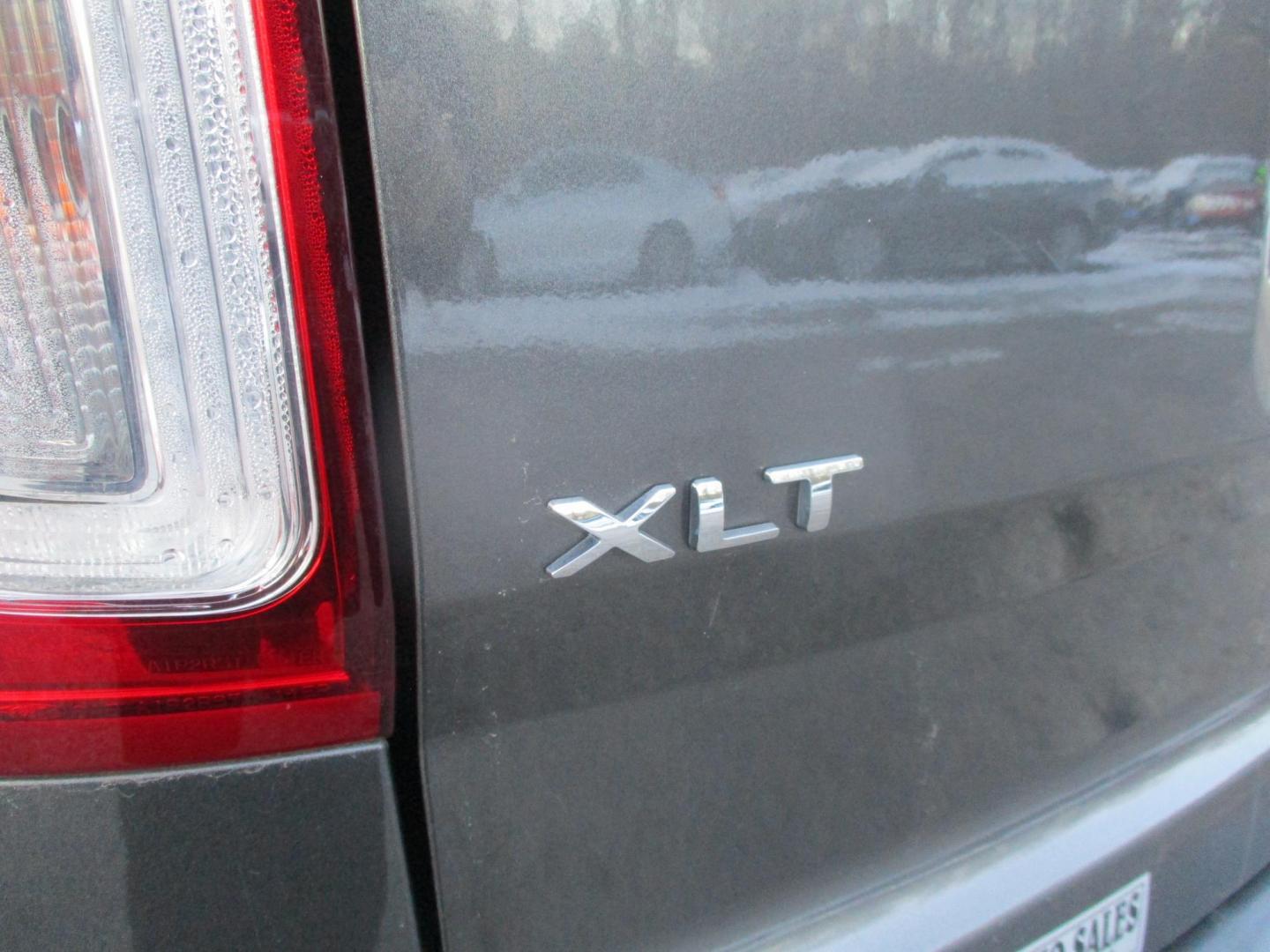 2015 GRAY Ford Explorer XLT 4WD (1FM5K8D87FG) with an 3.5L V6 DOHC 24V engine, 6-Speed Automatic transmission, located at 540a Delsea Drive, Sewell, NJ, 08080, (987) 867-5309, 39.752560, -75.111206 - Photo#5