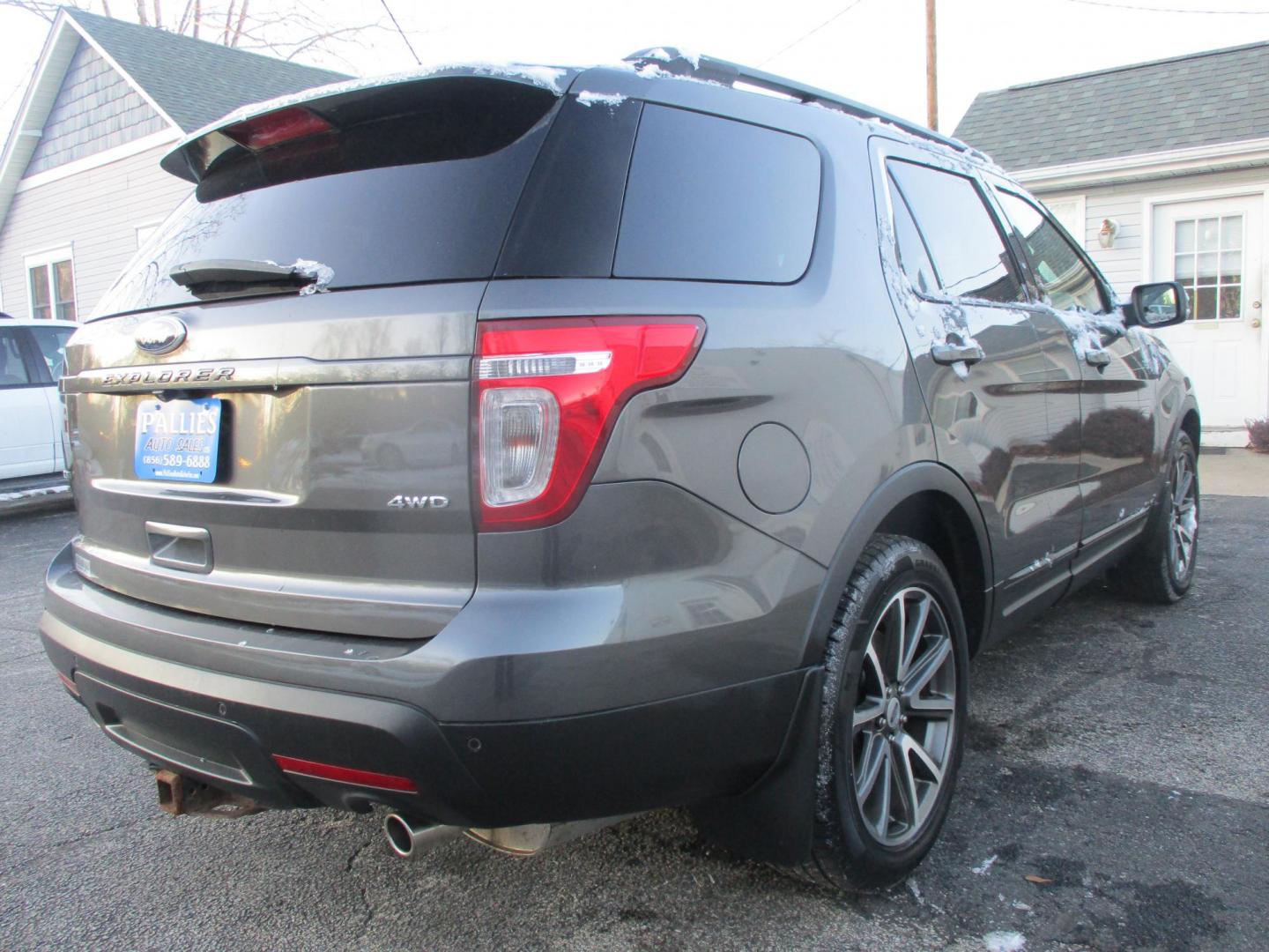 2015 GRAY Ford Explorer XLT 4WD (1FM5K8D87FG) with an 3.5L V6 DOHC 24V engine, 6-Speed Automatic transmission, located at 540a Delsea Drive, Sewell, NJ, 08080, (987) 867-5309, 39.752560, -75.111206 - Photo#7
